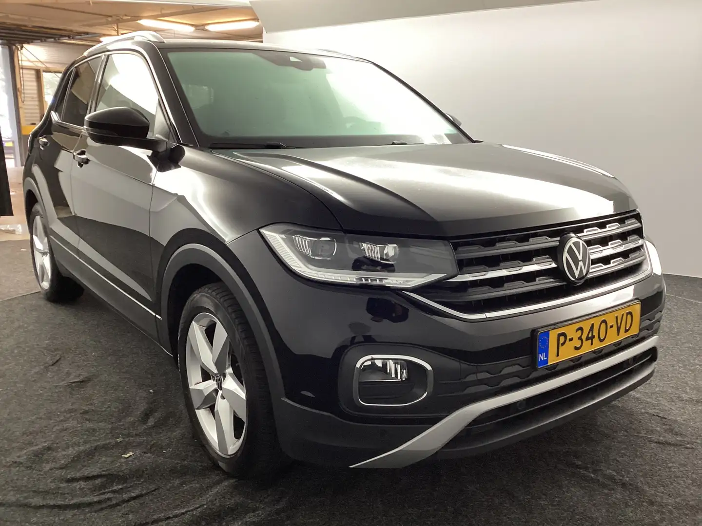 Volkswagen T-Cross 1.0 TSI Style | Camera | Navi | ACC | LMV |* Zwart - 2