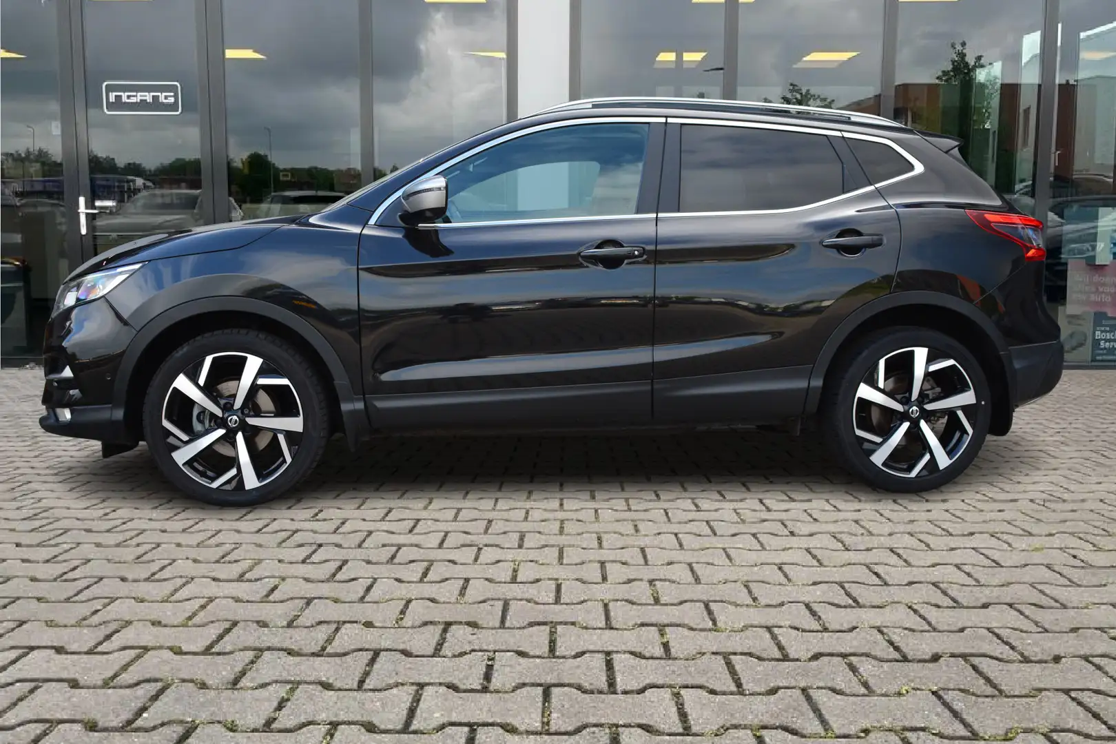 Nissan Qashqai 1.3 DIG-T Tekna + | Trekhaak | 360 Camera | Bose | Zwart - 2