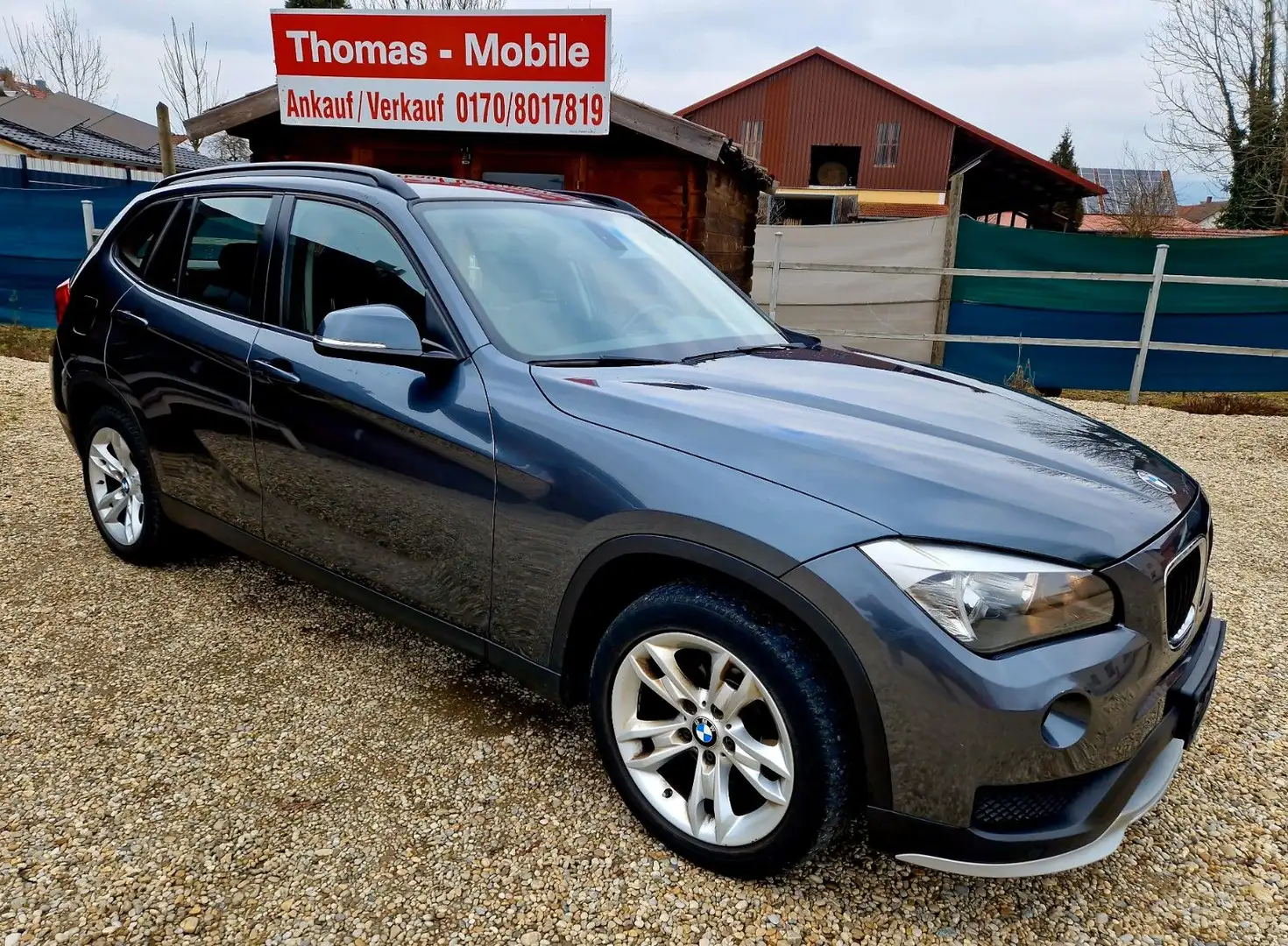 BMW X1 18 d xDrive Allrad  Panorama Scheckheft Grau - 2