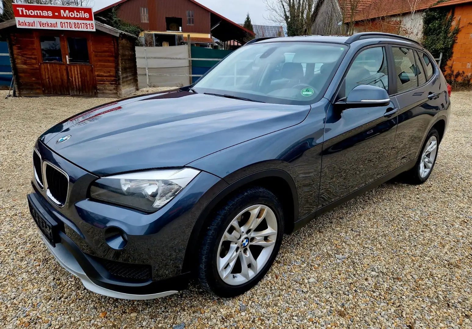 BMW X1 18 d xDrive Allrad  Panorama Scheckheft Grau - 1