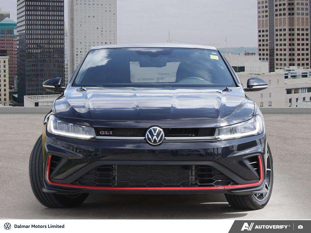 2025 Volkswagen Jetta Auto Auto — снимка 1