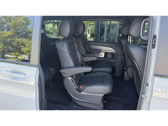 Mercedes-Benz V-Class view 11