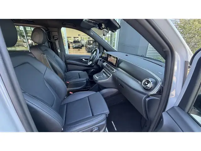 Mercedes-Benz V-Class view 10