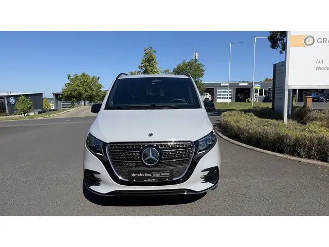 Mercedes-Benz V-Class view 2