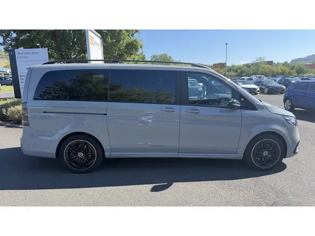 Mercedes-Benz V-Class view 4