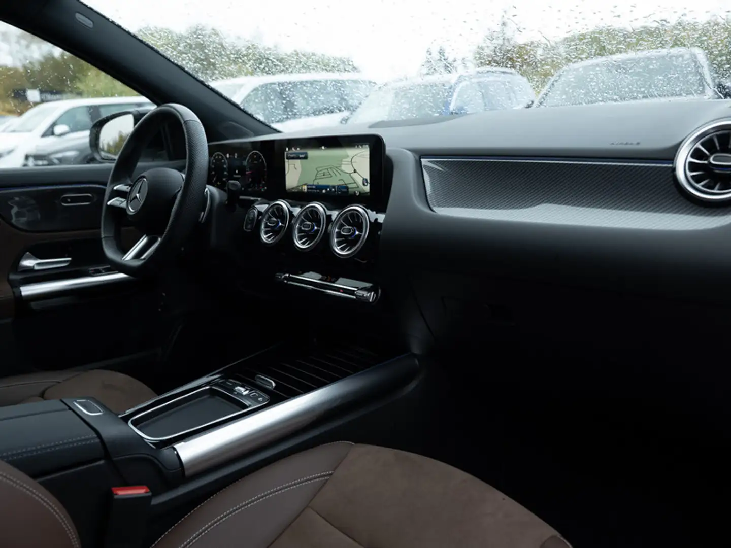 Mercedes-Benz GLA 220 d 4MATIC AMG-Sport+Pano+Distr+MLB+Night Weiß - 2