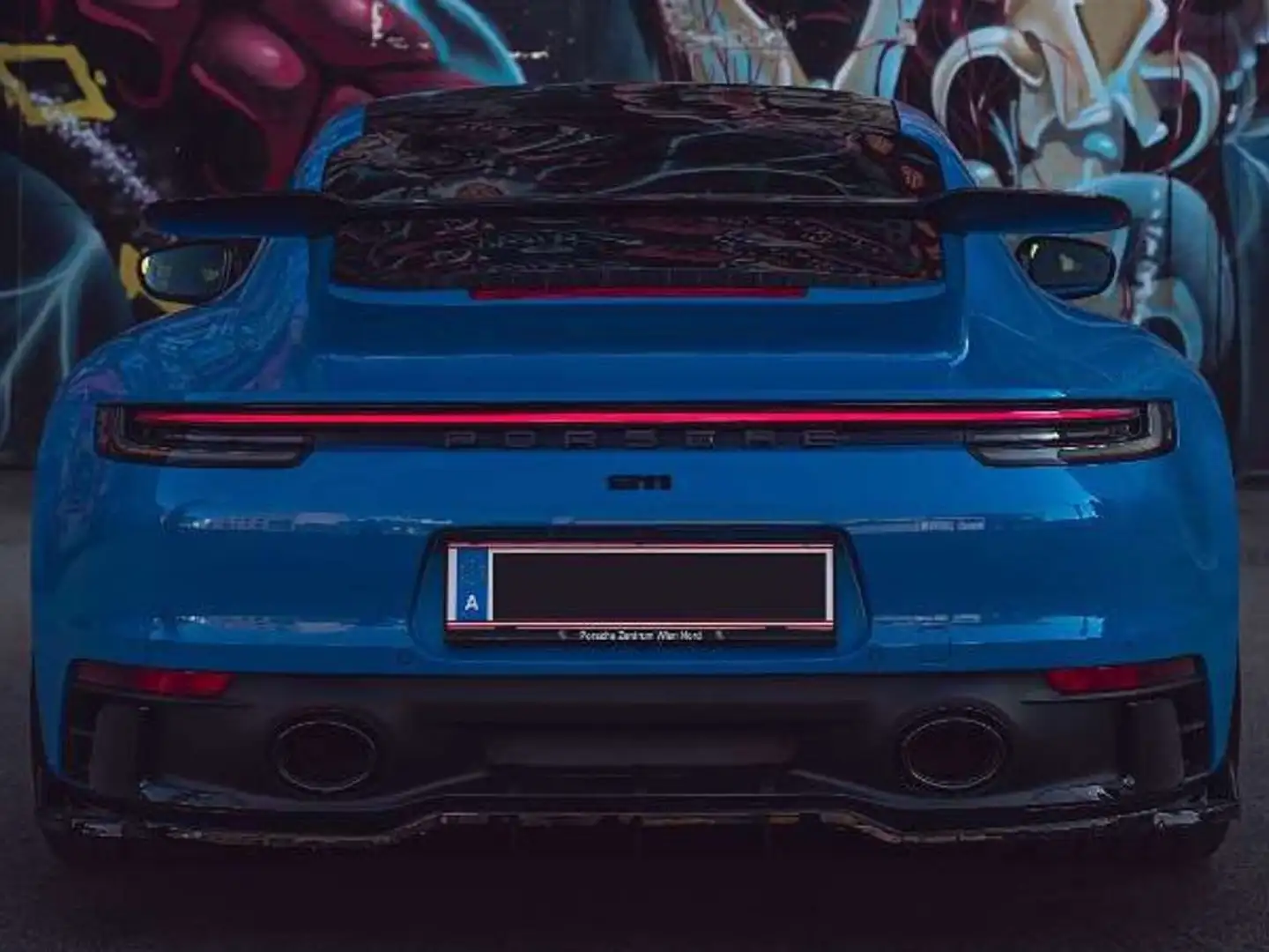 Porsche 911 Carrera 4 Coupe GTS PDK Blau - 2