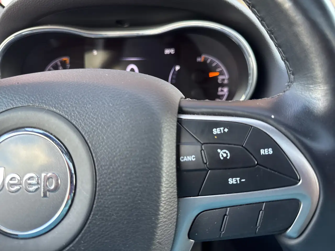 Jeep Grand Cherokee снимка Jeep Grand Cherokee