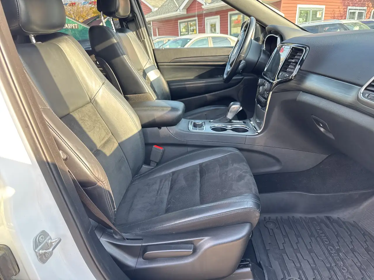 Jeep Grand Cherokee снимка Jeep Grand Cherokee