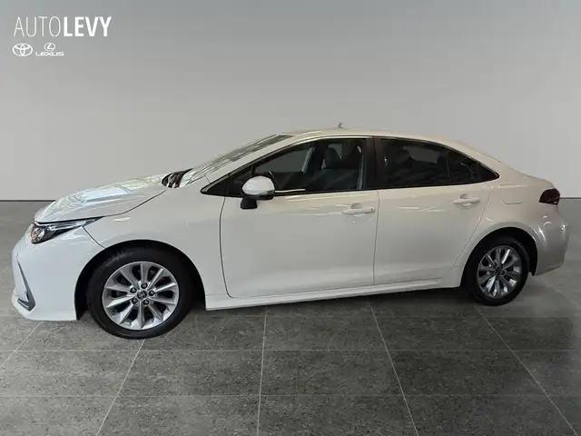 Toyota Corolla view 3