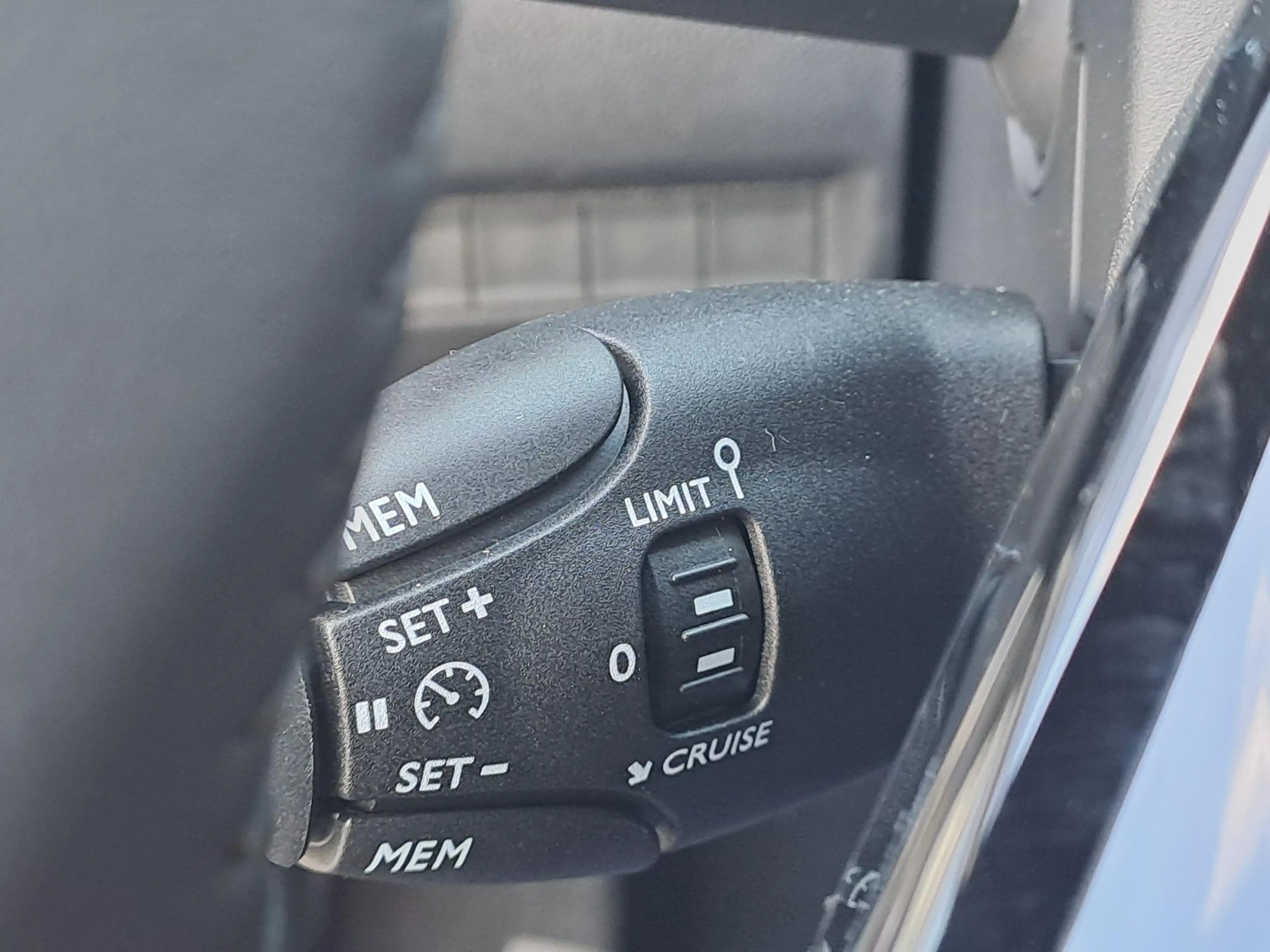 Peugeot e-208 EV Business 51 kWh — photo 12