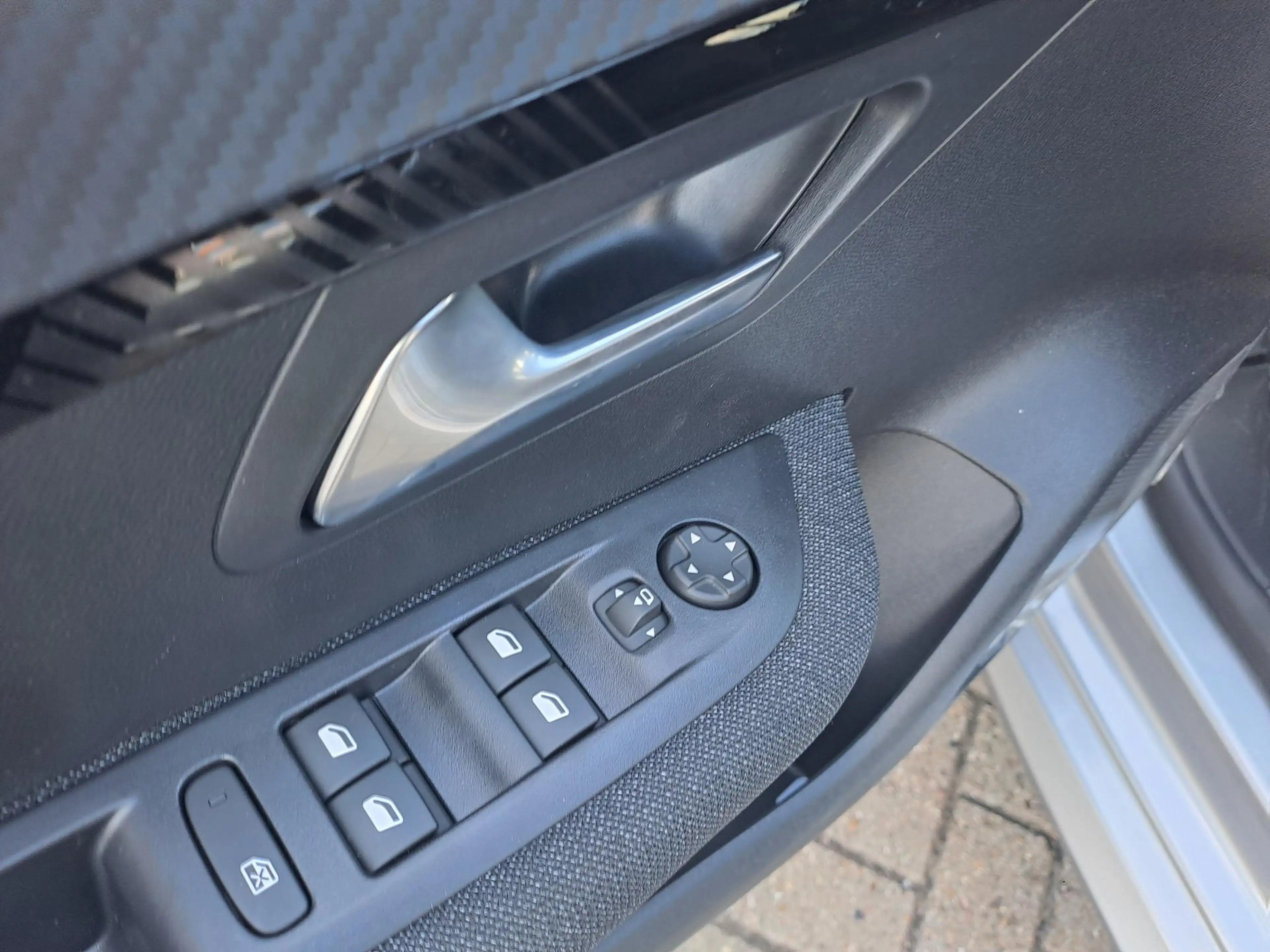 Peugeot e-208 EV Business 51 kWh — photo 10