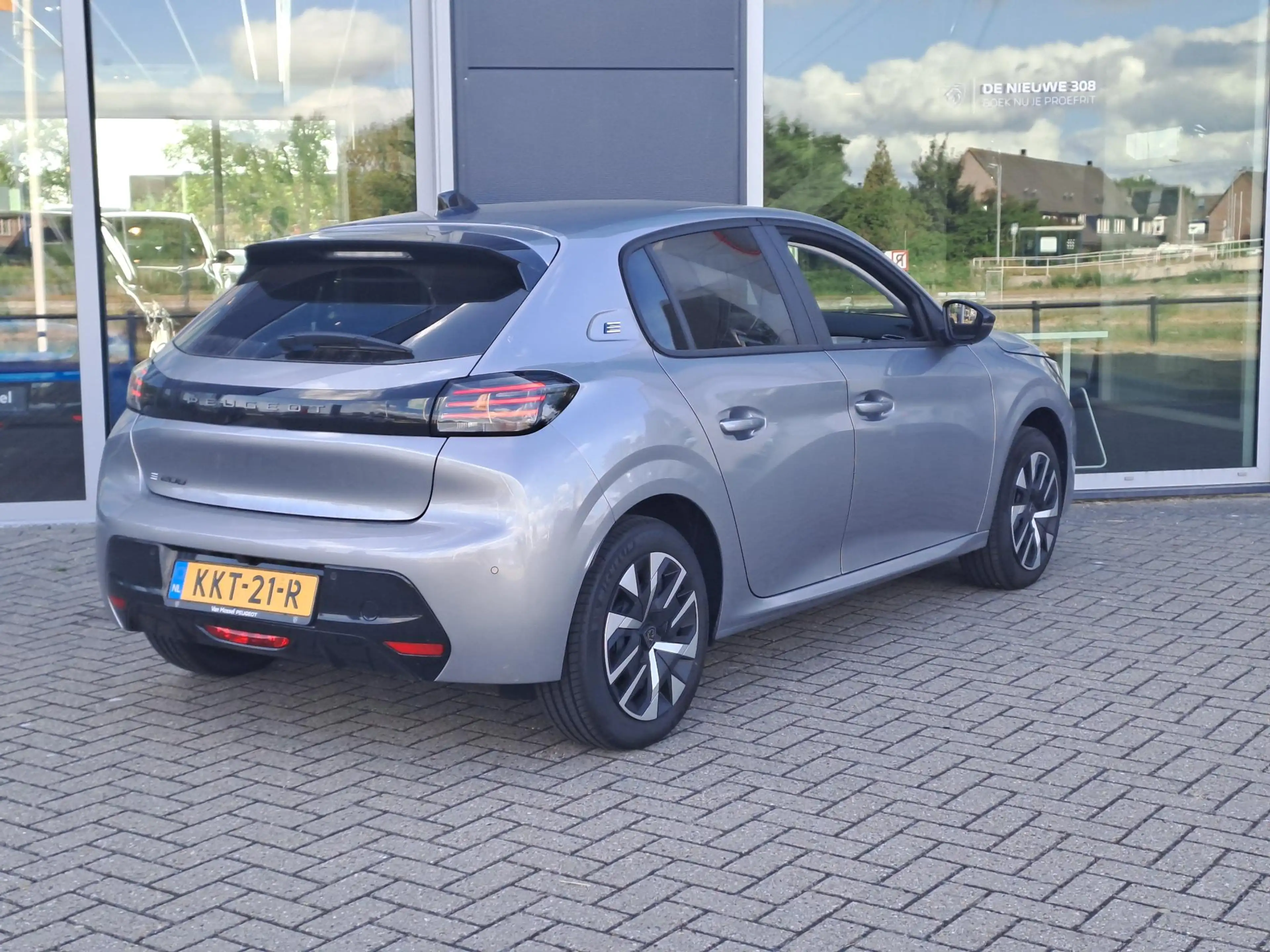 Peugeot e-208 EV Business 51 kWh — photo 7