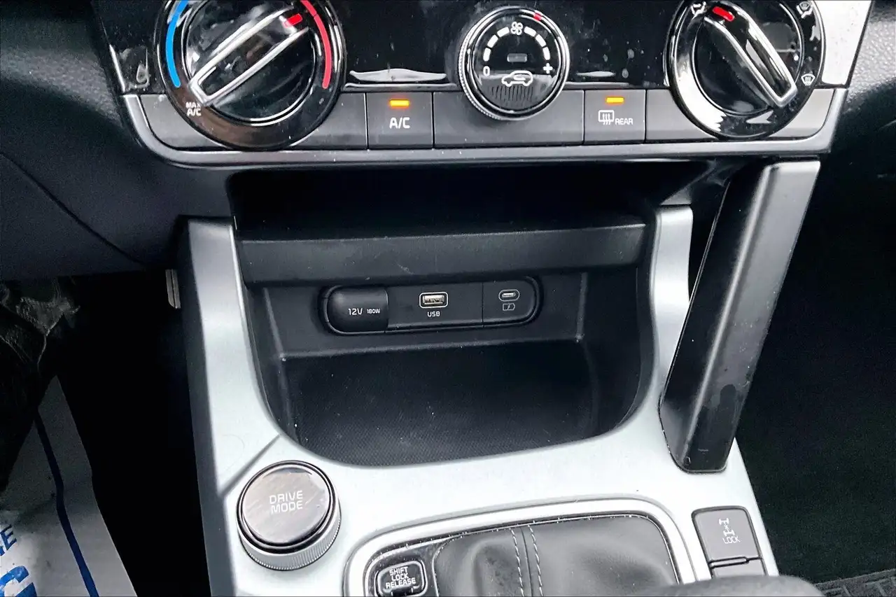 Kia Seltos снимка Kia Seltos