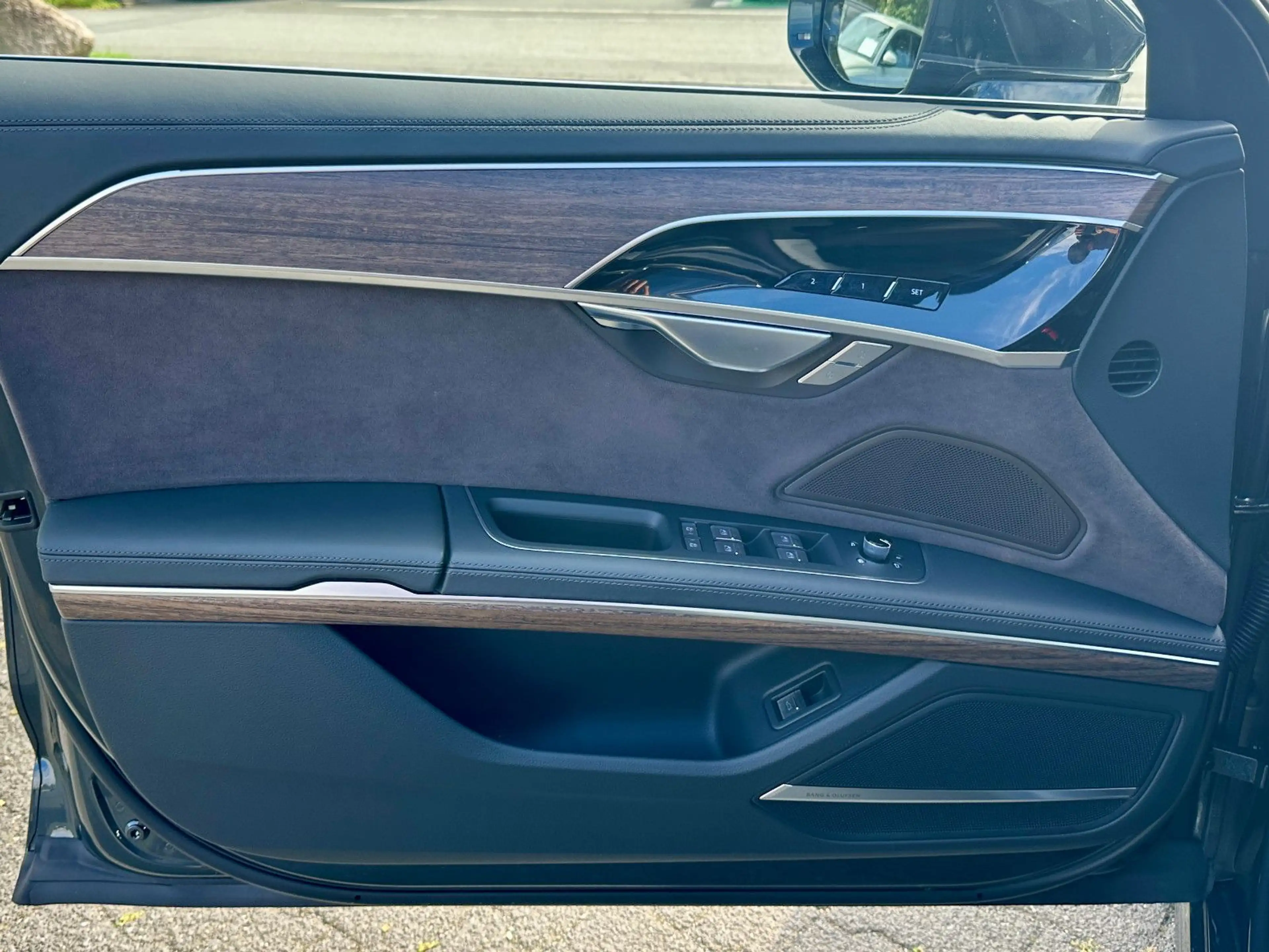 Audi A8 Lang 55TFSI qu DIGITAL MATRIX REAR SEAT — photo 6