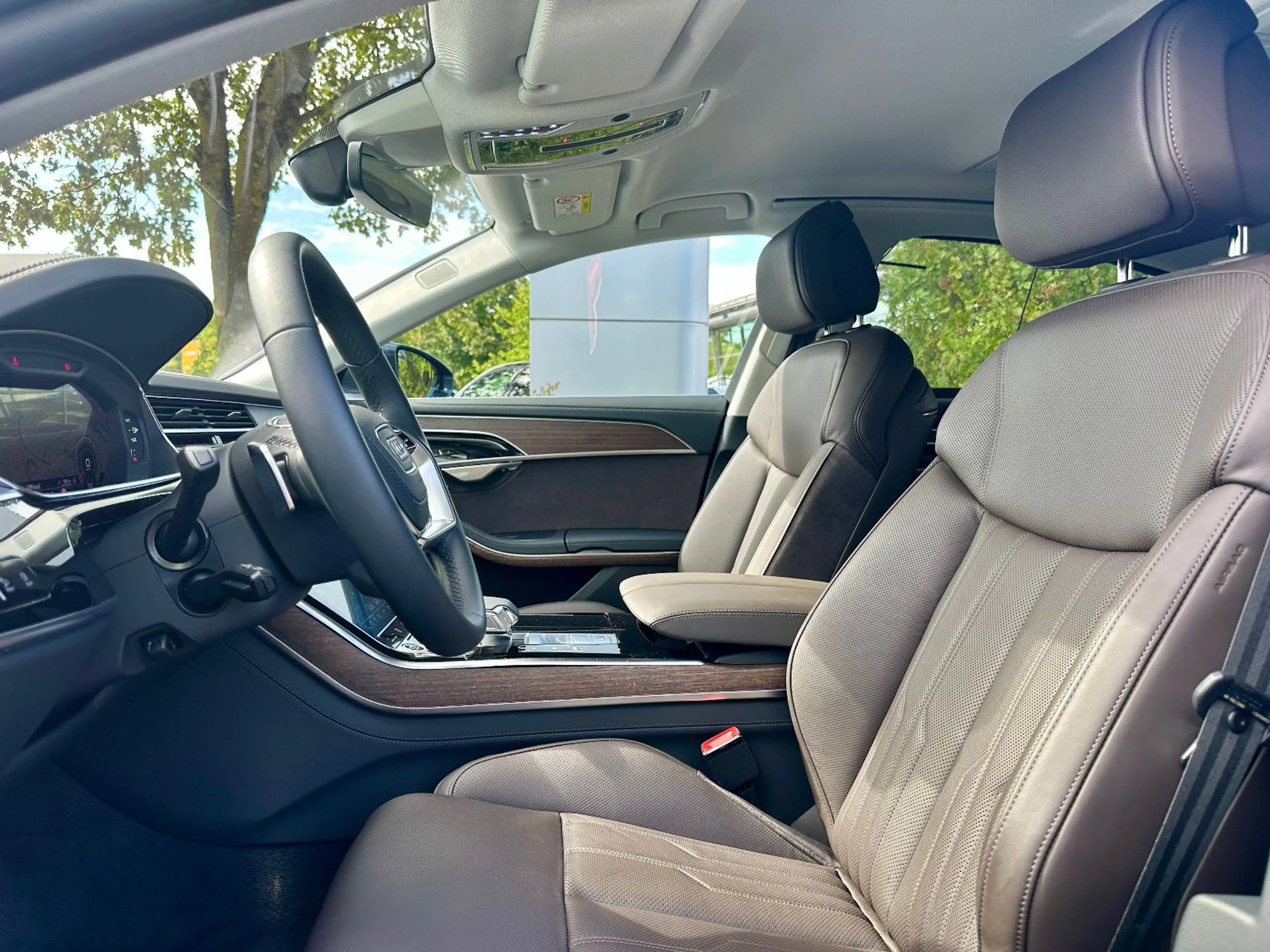Audi A8 Lang 55TFSI qu DIGITAL MATRIX REAR SEAT — photo 13