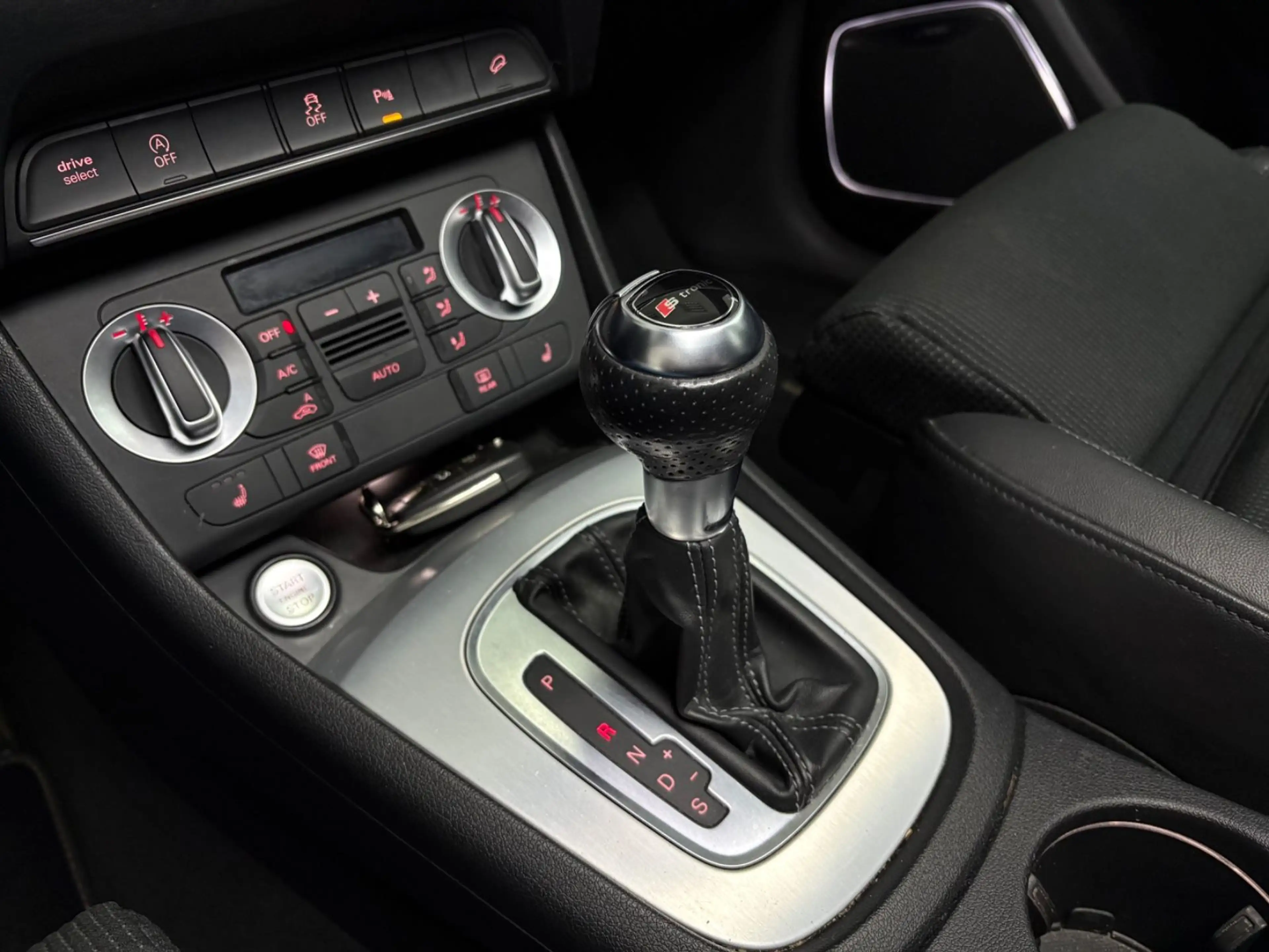 Audi Q3 2.0 TDI QUATTRO S-LINE PANO BOSE AUTO — photo 12