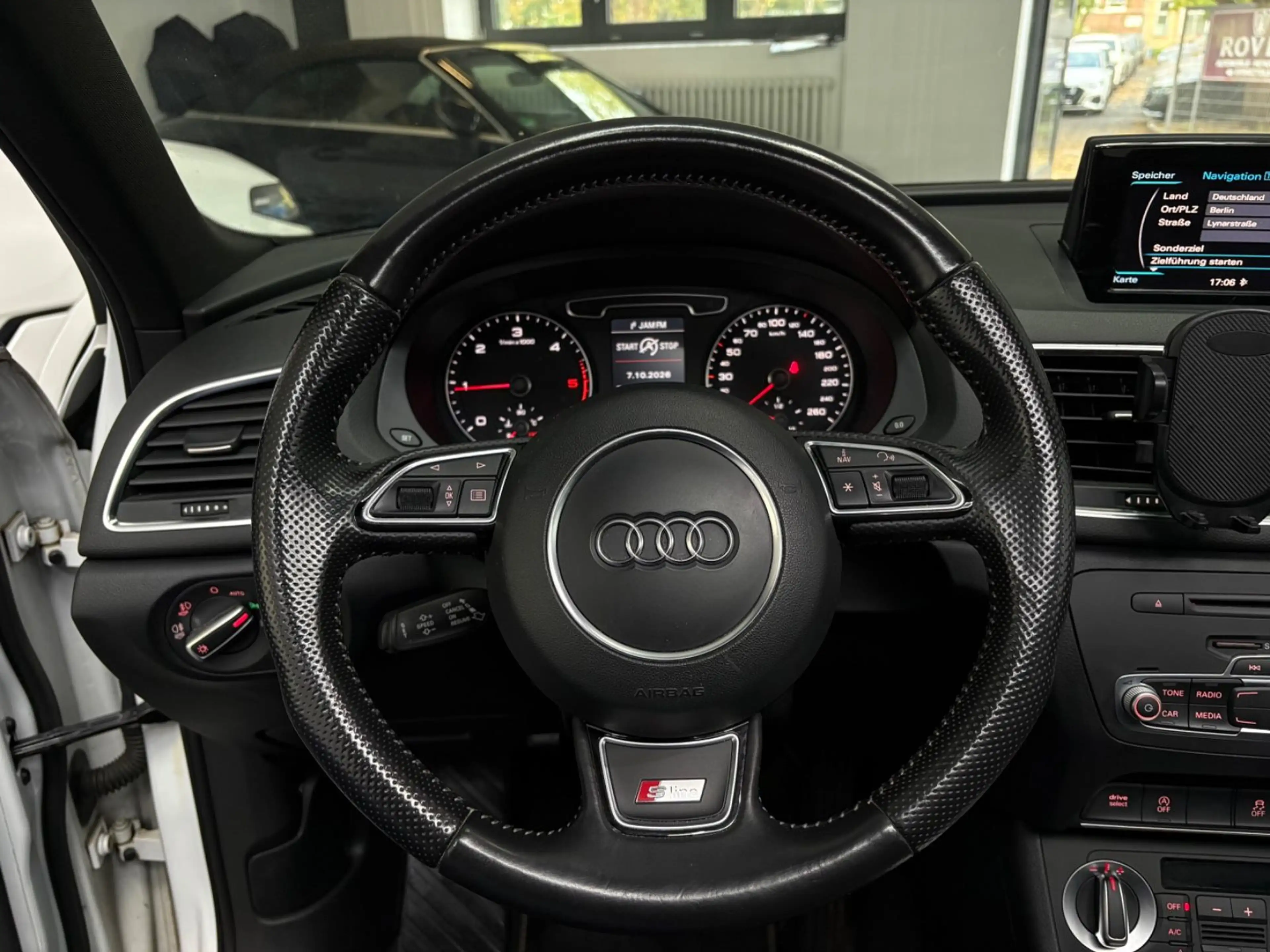 Audi Q3 2.0 TDI QUATTRO S-LINE PANO BOSE AUTO — photo 15