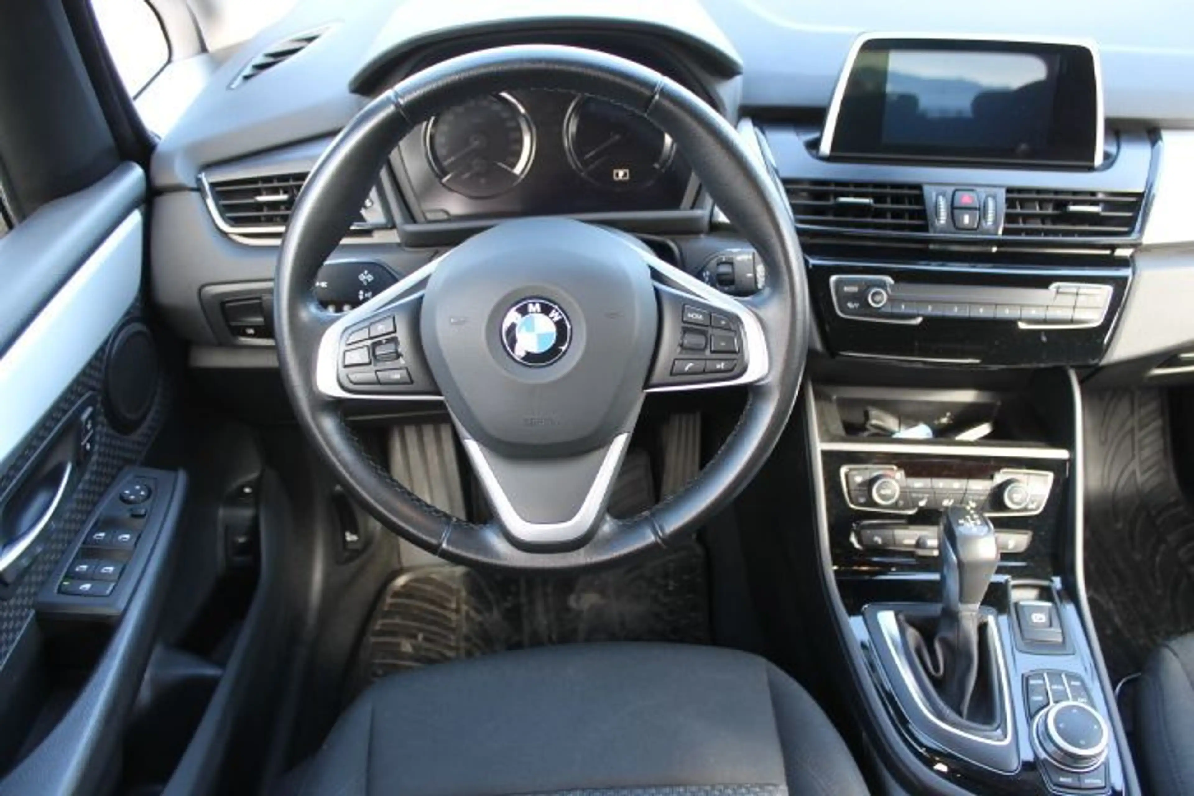 BMW 225 Active T. Allrad Hybrid (F45) PHEV iPerf. — photo 8