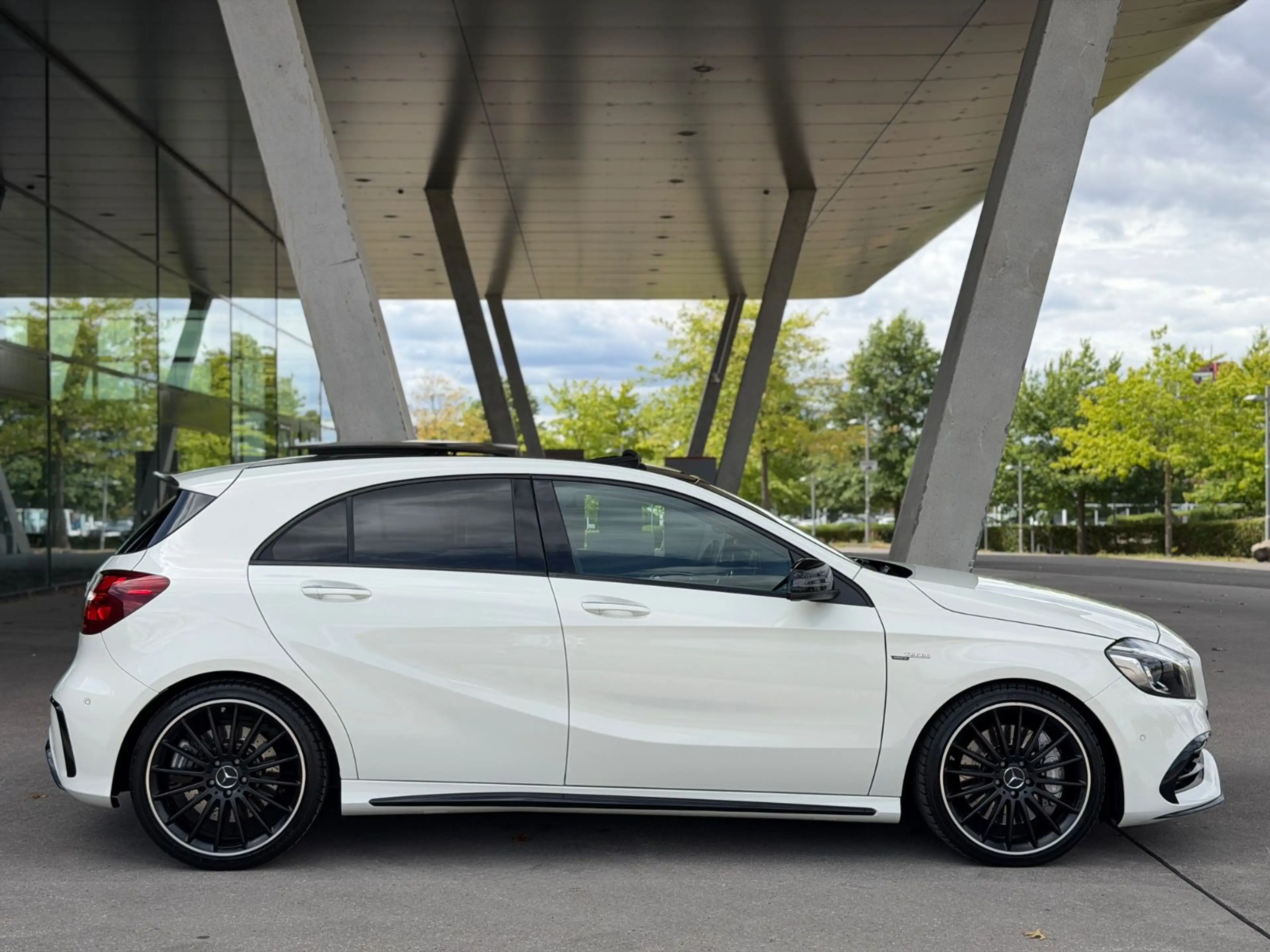Mercedes-Benz A 45 AMG | PANO | LED | H&K | AMG DRIVERS | SAGA — photo 4