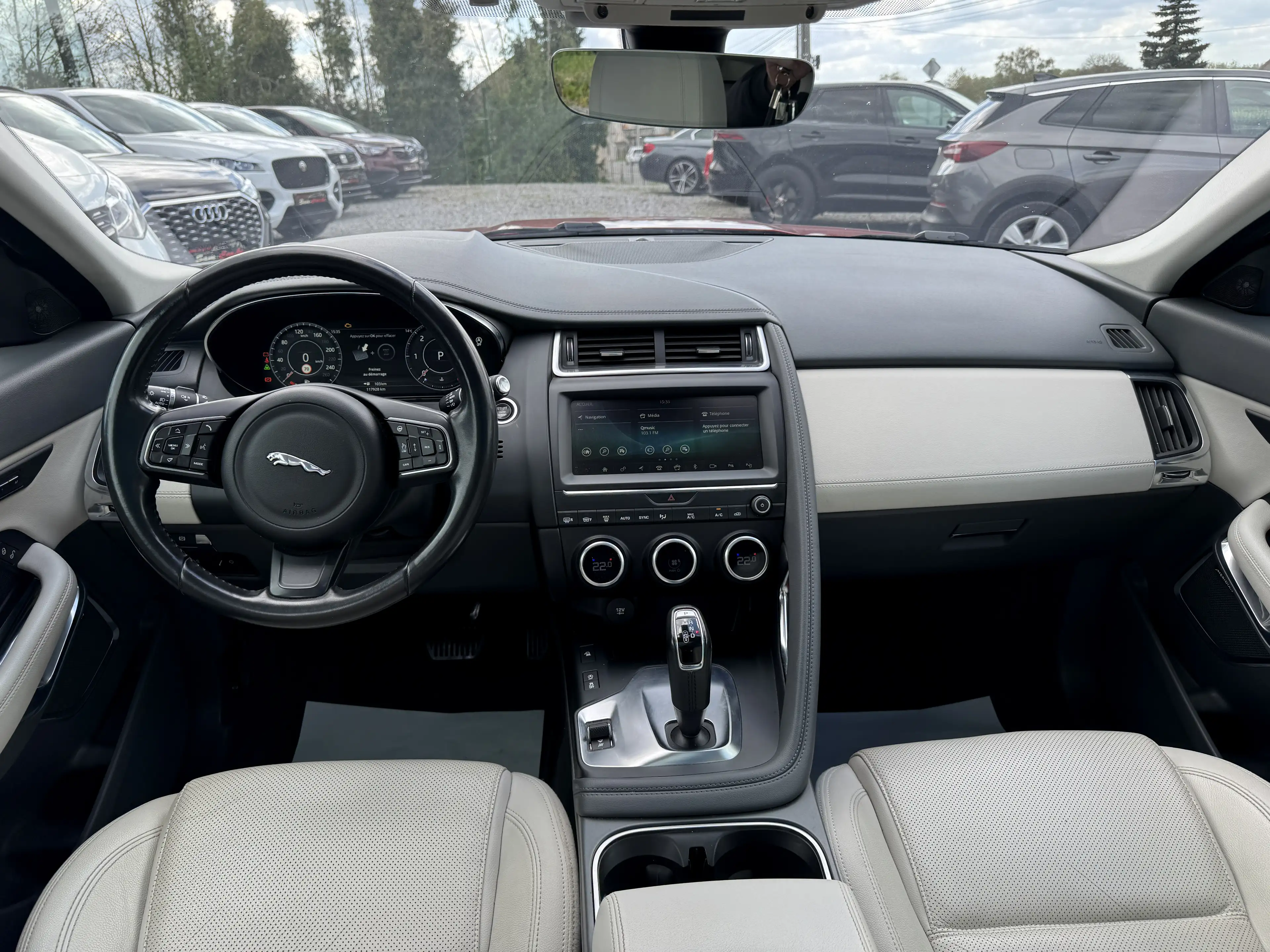 Jaguar E-Pace E-Pace 2.0 D AWD /PANO/CUIR/CARPLAY/ *GARANTIE* — photo 14