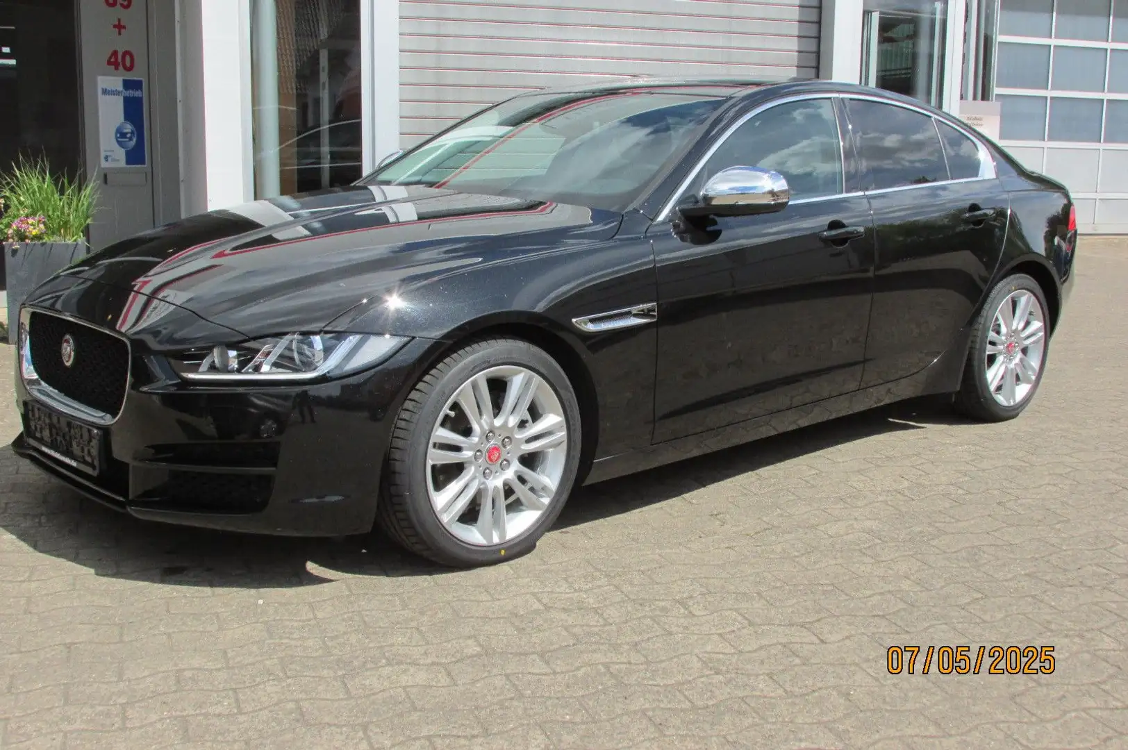 Jaguar XE Prestige Černá - 1