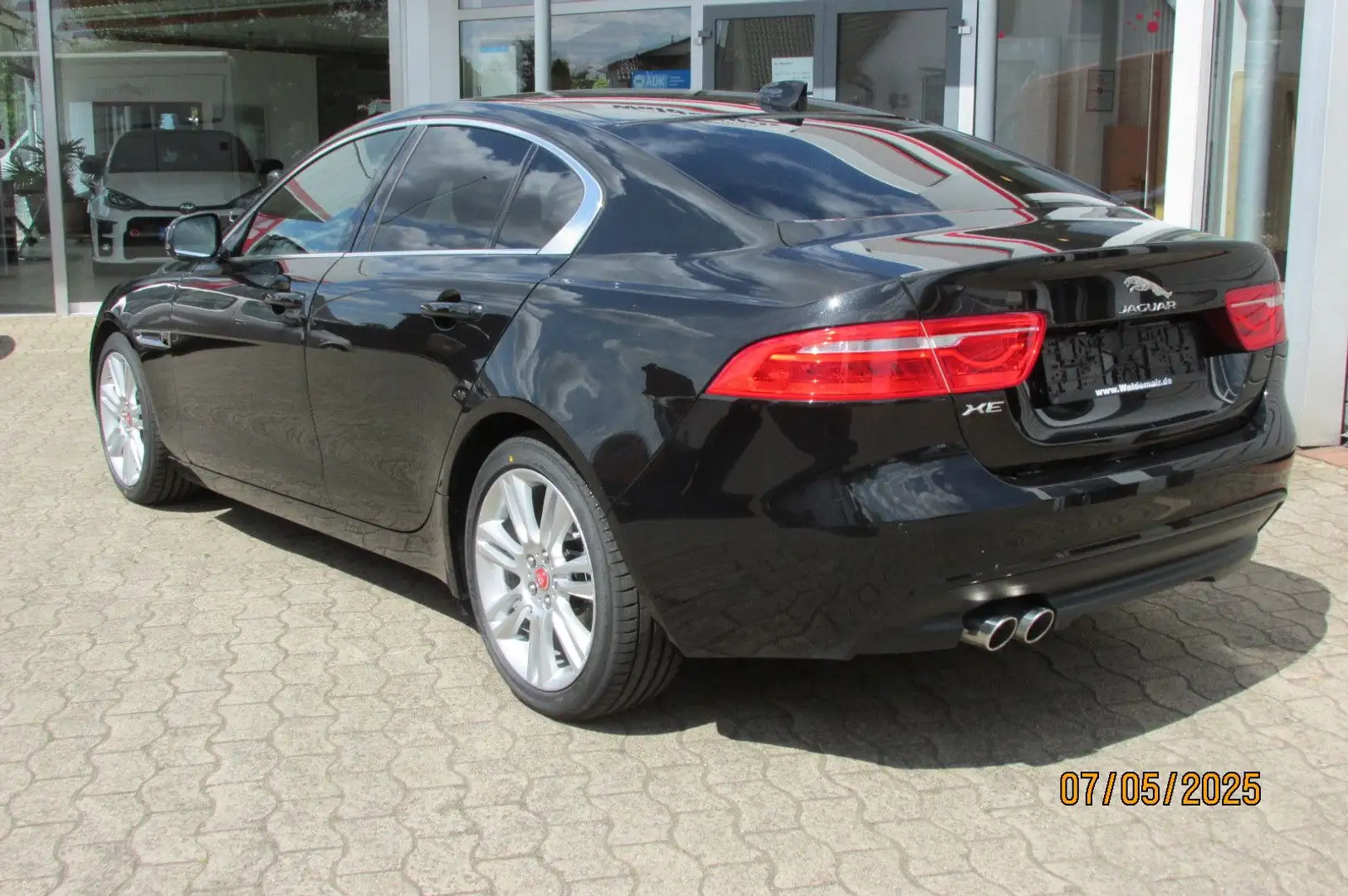 Jaguar XE Prestige Černá - 2