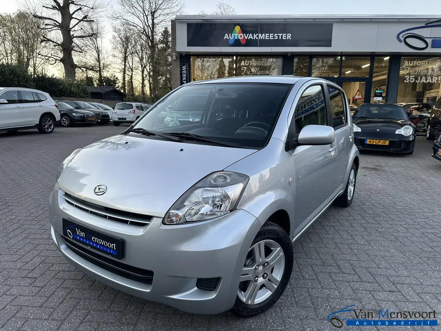 Daihatsu Sirion 2 1.3 16V Automaat Exclusive 86dKM!|1eEig|Airco|Al Silber - 1