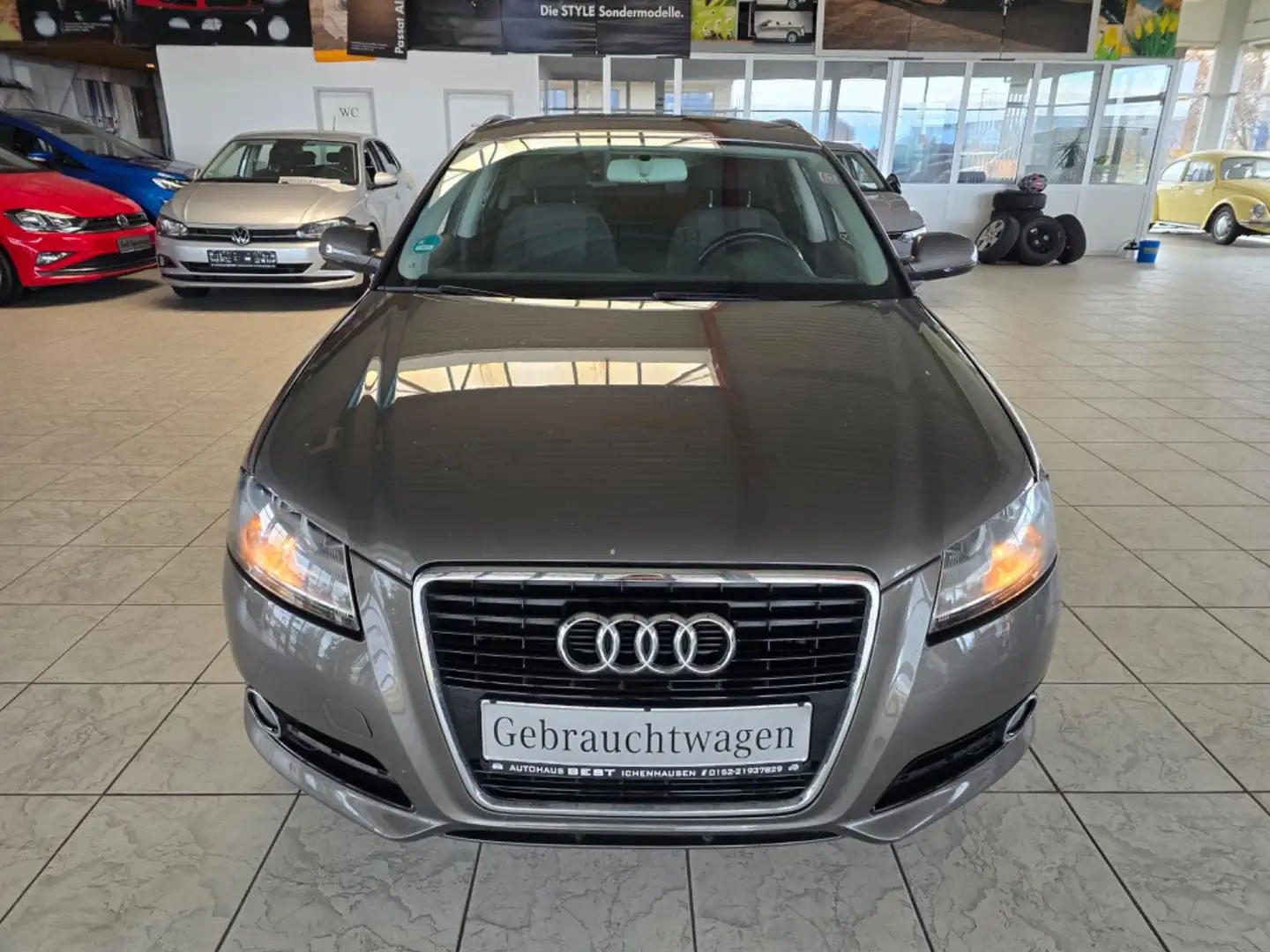 Audi A3 Sportback 1.2 TFSI Attraction ALU KLIMA SHZ Grau - 2