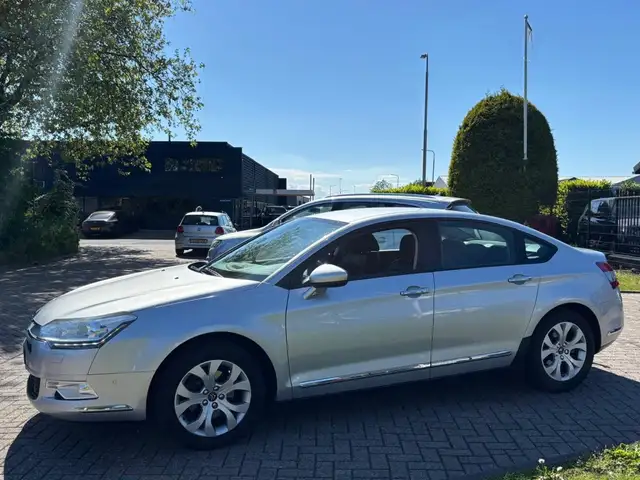 Citroen C5 view 4