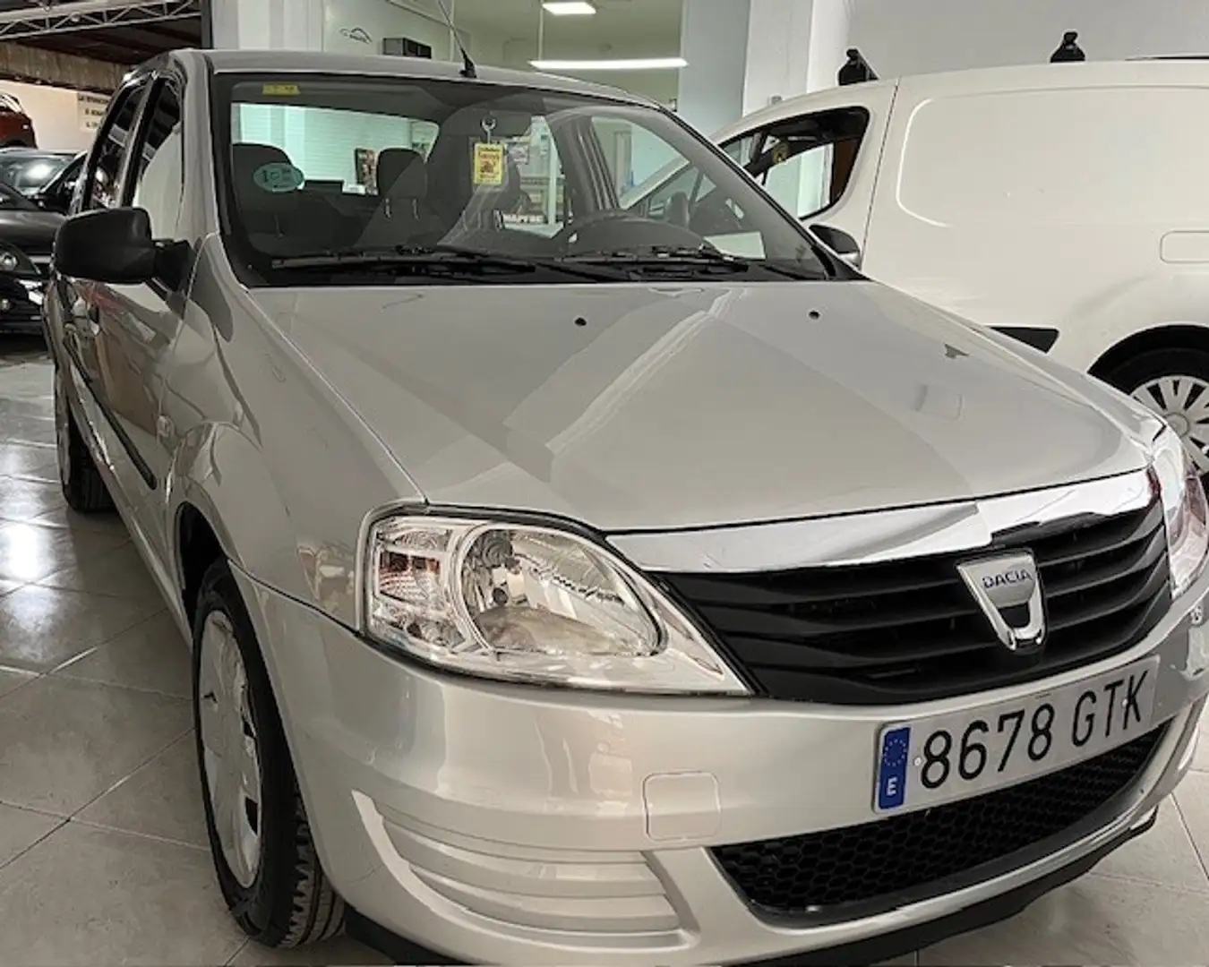 Dacia Logan 1.2 16v Ambiance Gris - 2