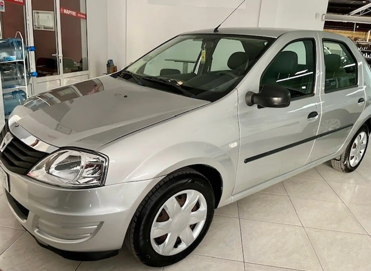 Dacia Logan 1.2 16v Ambiance Gris - 1