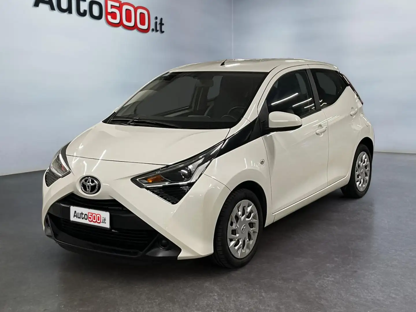 Toyota Aygo 1.0 VVT-i 69 CV 5 porte x-business MMT Bianco - 1