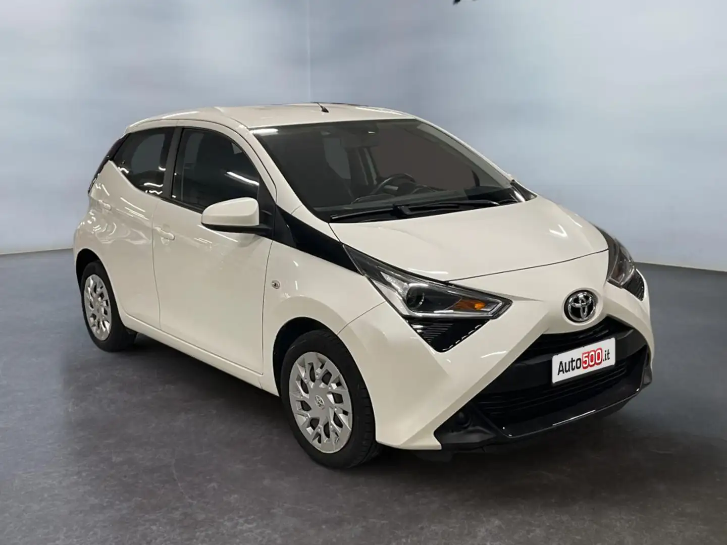 Toyota Aygo 1.0 VVT-i 69 CV 5 porte x-business MMT Bianco - 2