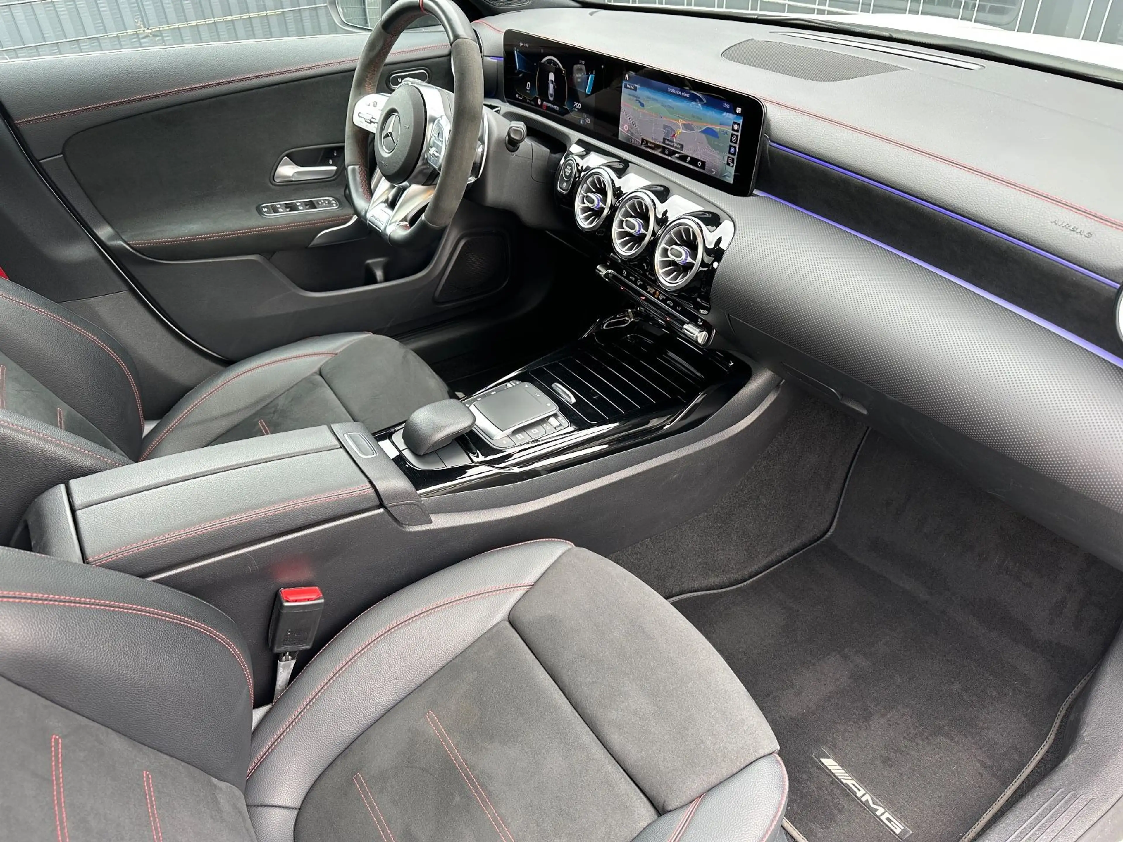 Mercedes-Benz CLA 35 AMG 4Matic Pano 360° Multibeam Night — photo 15