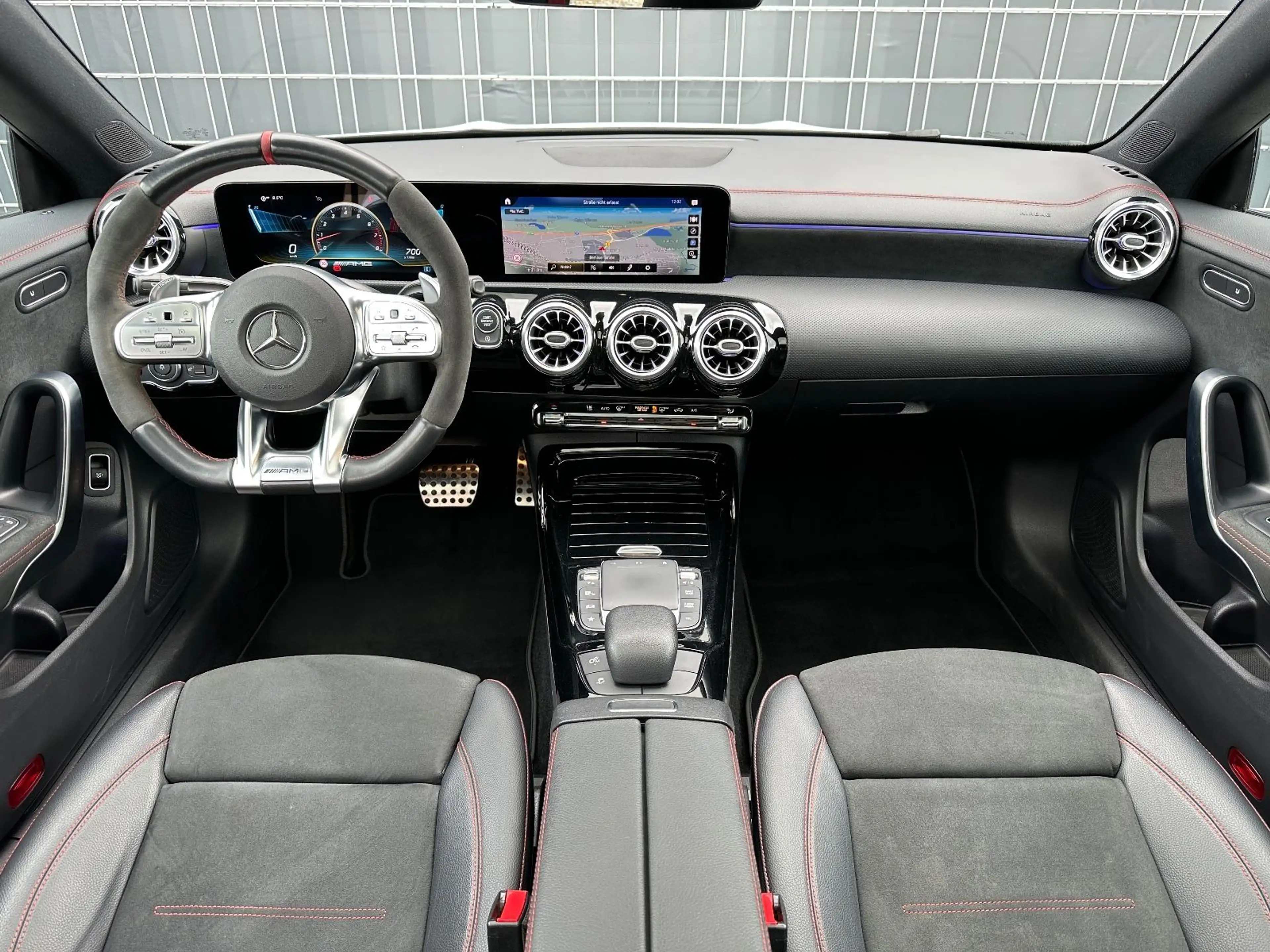 Mercedes-Benz CLA 35 AMG 4Matic Pano 360° Multibeam Night — photo 9