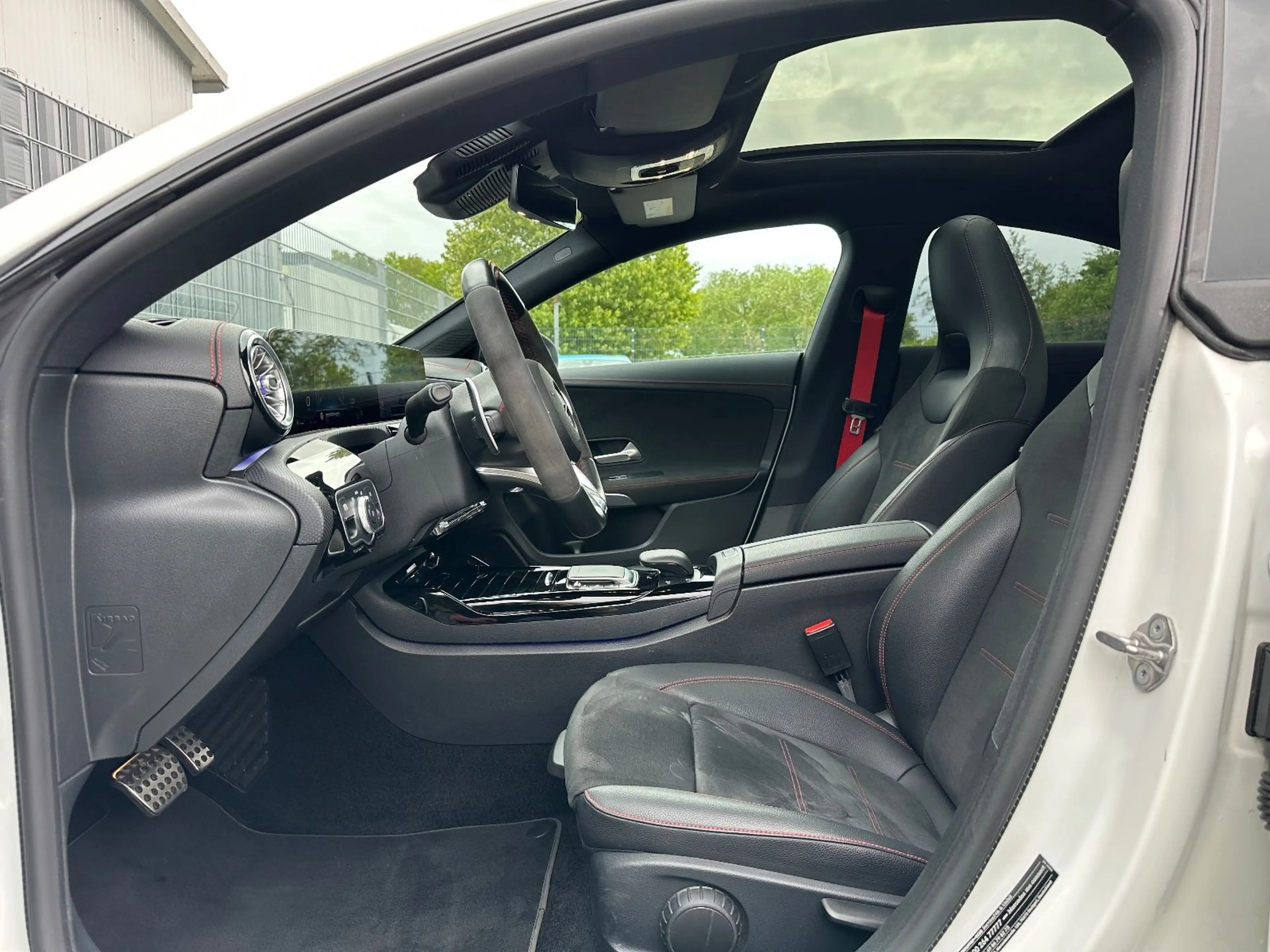 Mercedes-Benz CLA 35 AMG 4Matic Pano 360° Multibeam Night — photo 11