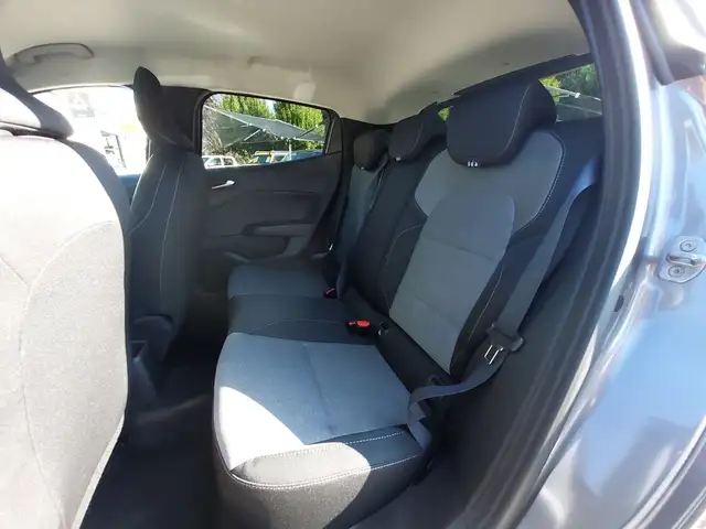 Mitsubishi Colt view 9