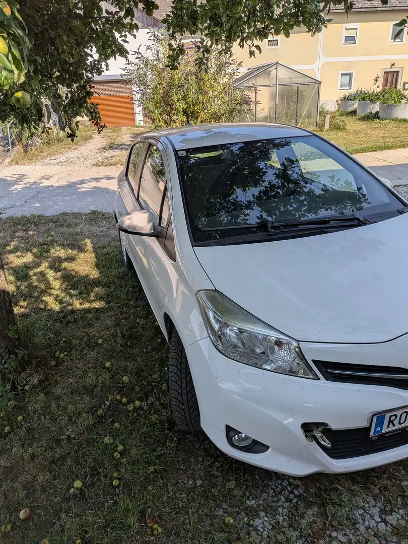 Toyota Yaris Yaris 1,0 VVT-i Young Young Weiß - 1