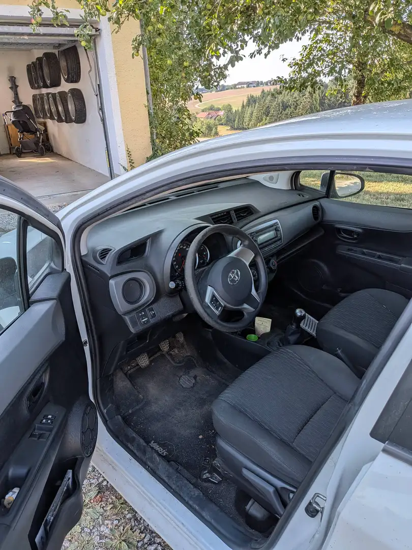 Toyota Yaris Yaris 1,0 VVT-i Young Young Weiß - 2