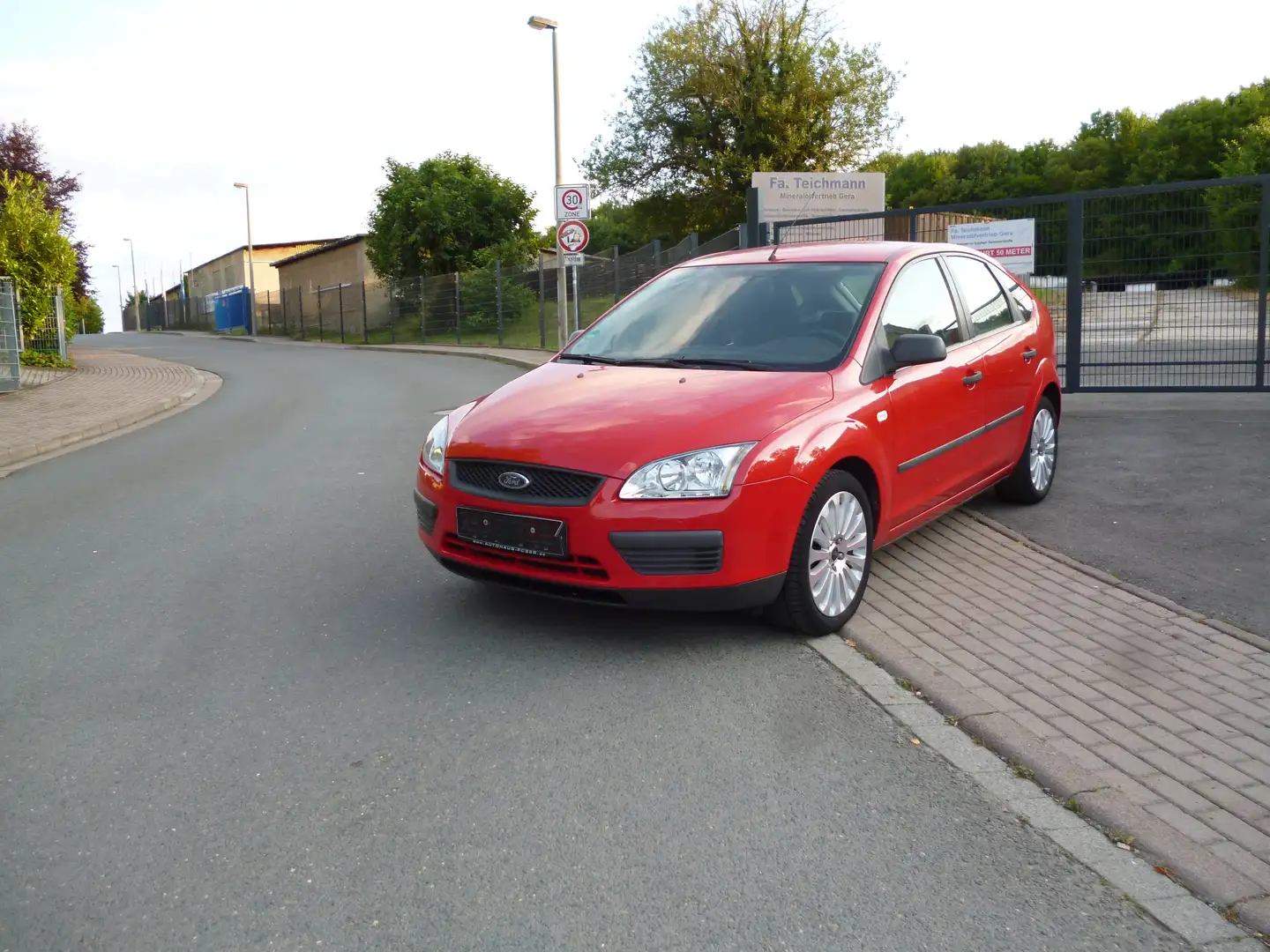 Ford Focus 1.6 16V Ghia Czerwony - 1