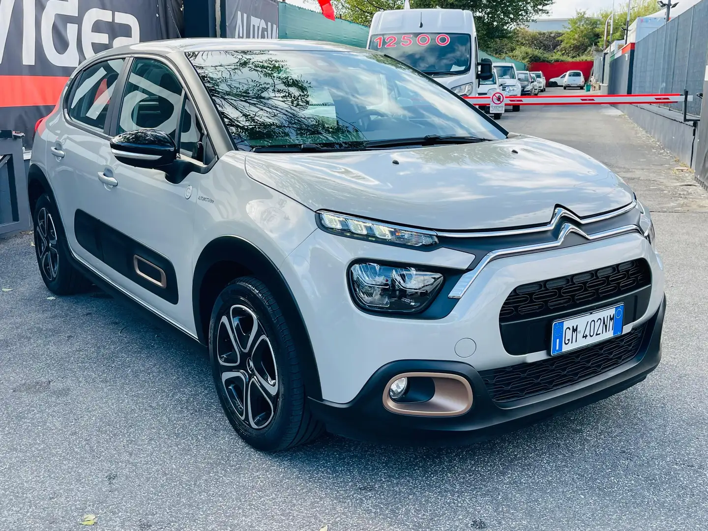 Citroen C3 C3 1.2 C SERIES EXCLUSIVE PACK SUPER PROMO Beige - 2