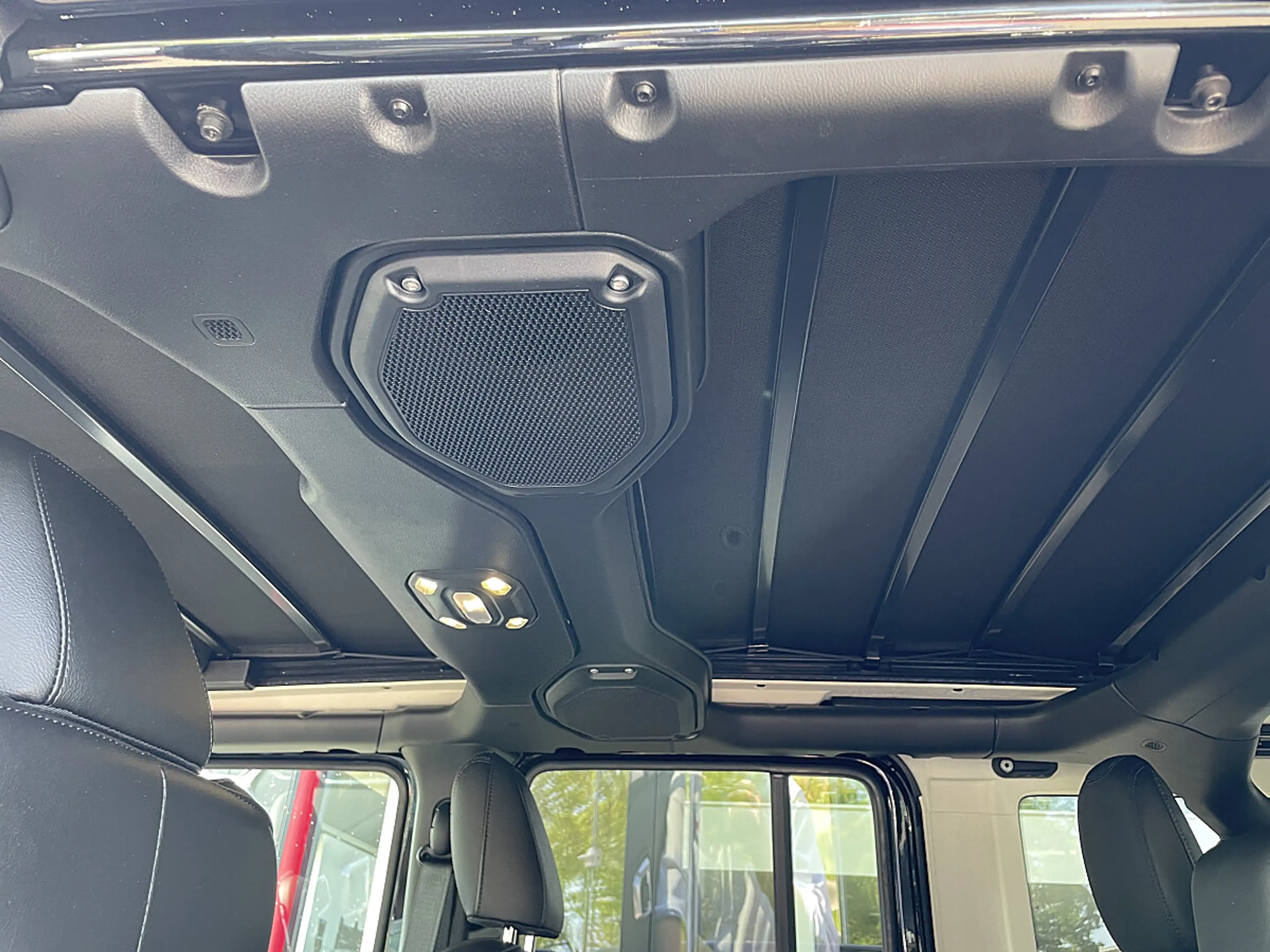 Jeep Wrangler Sahara 2.0 PHEV 380 PS AT 4xe — photo 7