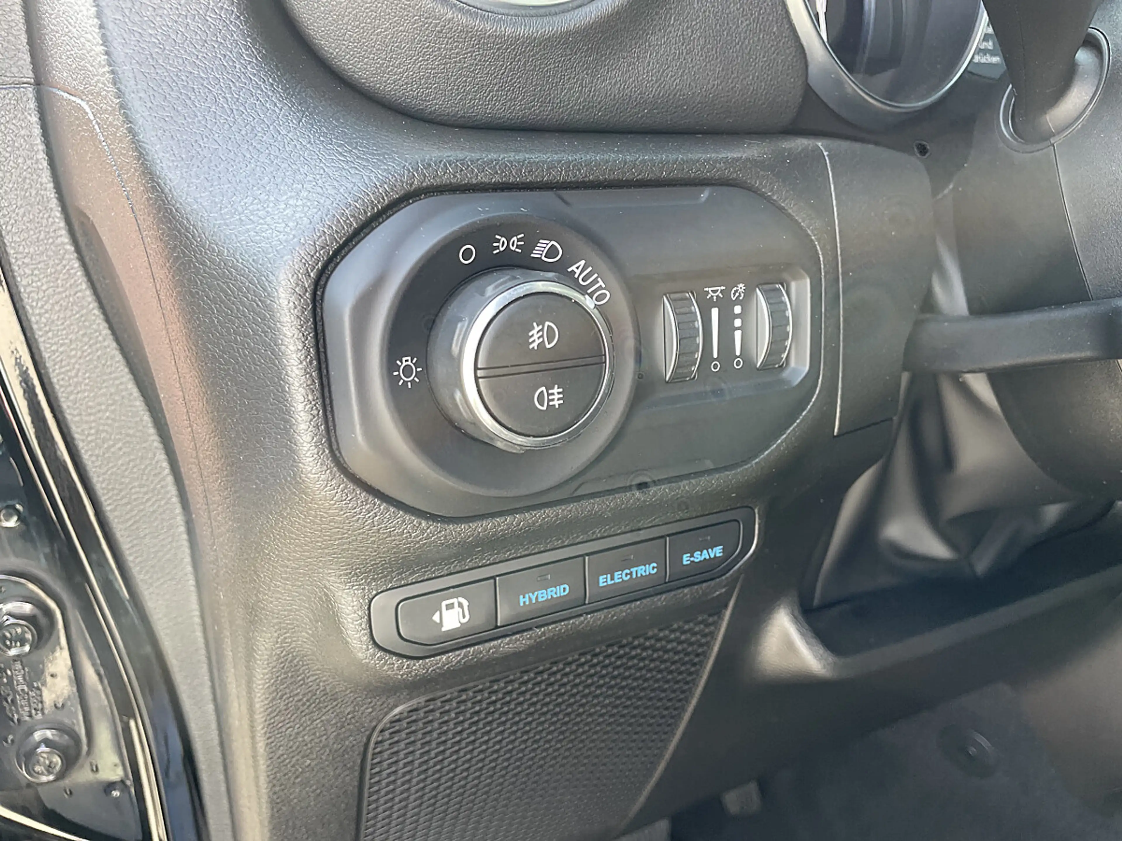 Jeep Wrangler Sahara 2.0 PHEV 380 PS AT 4xe — photo 10