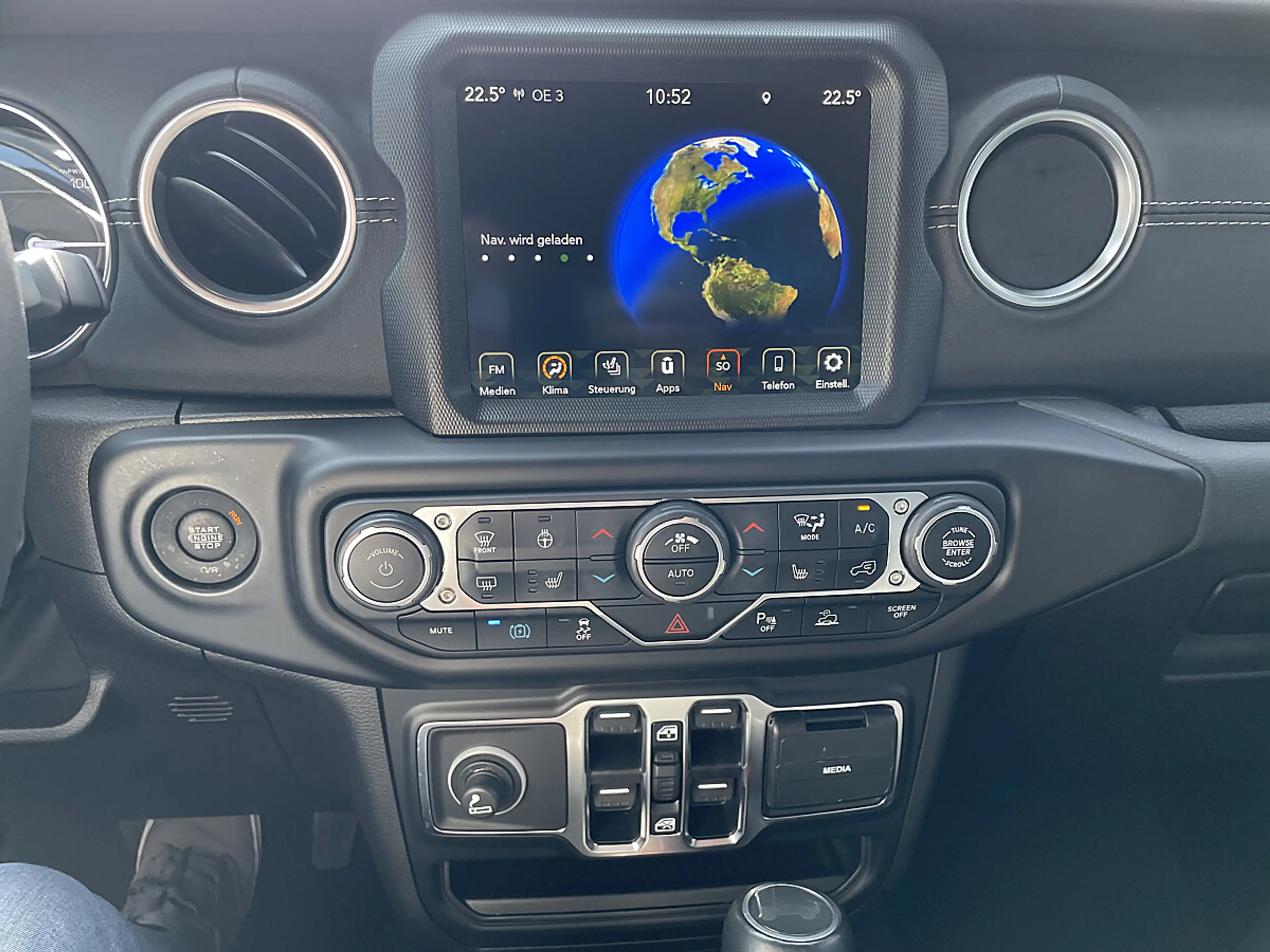 Jeep Wrangler Sahara 2.0 PHEV 380 PS AT 4xe — photo 11
