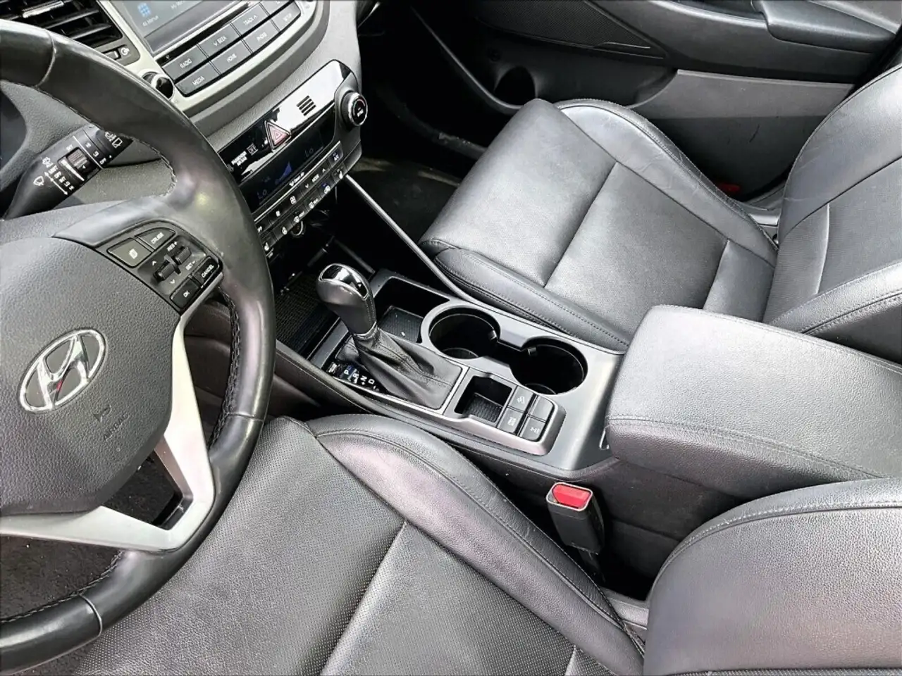 Hyundai TUCSON снимка Hyundai TUCSON
