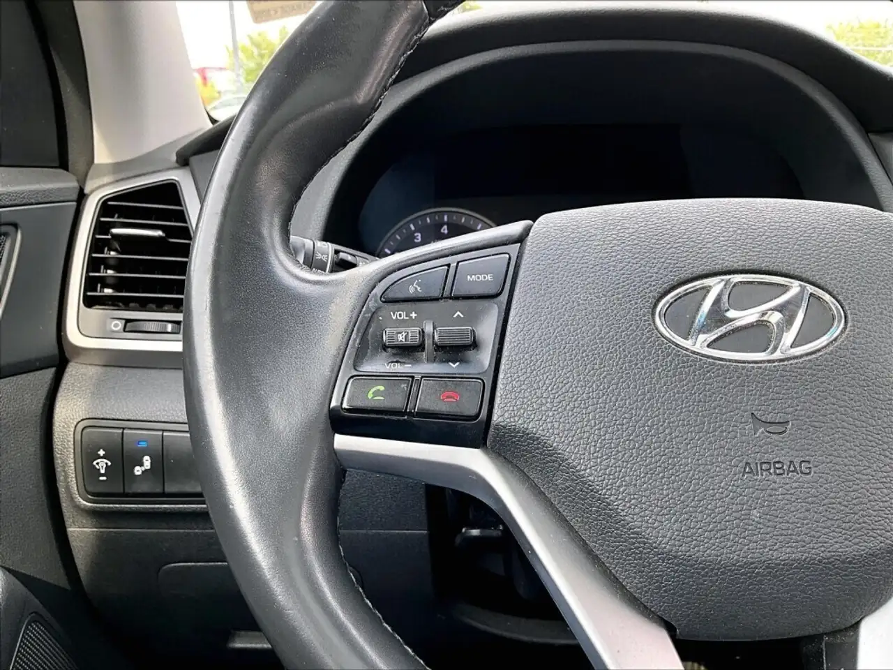 Hyundai TUCSON снимка Hyundai TUCSON