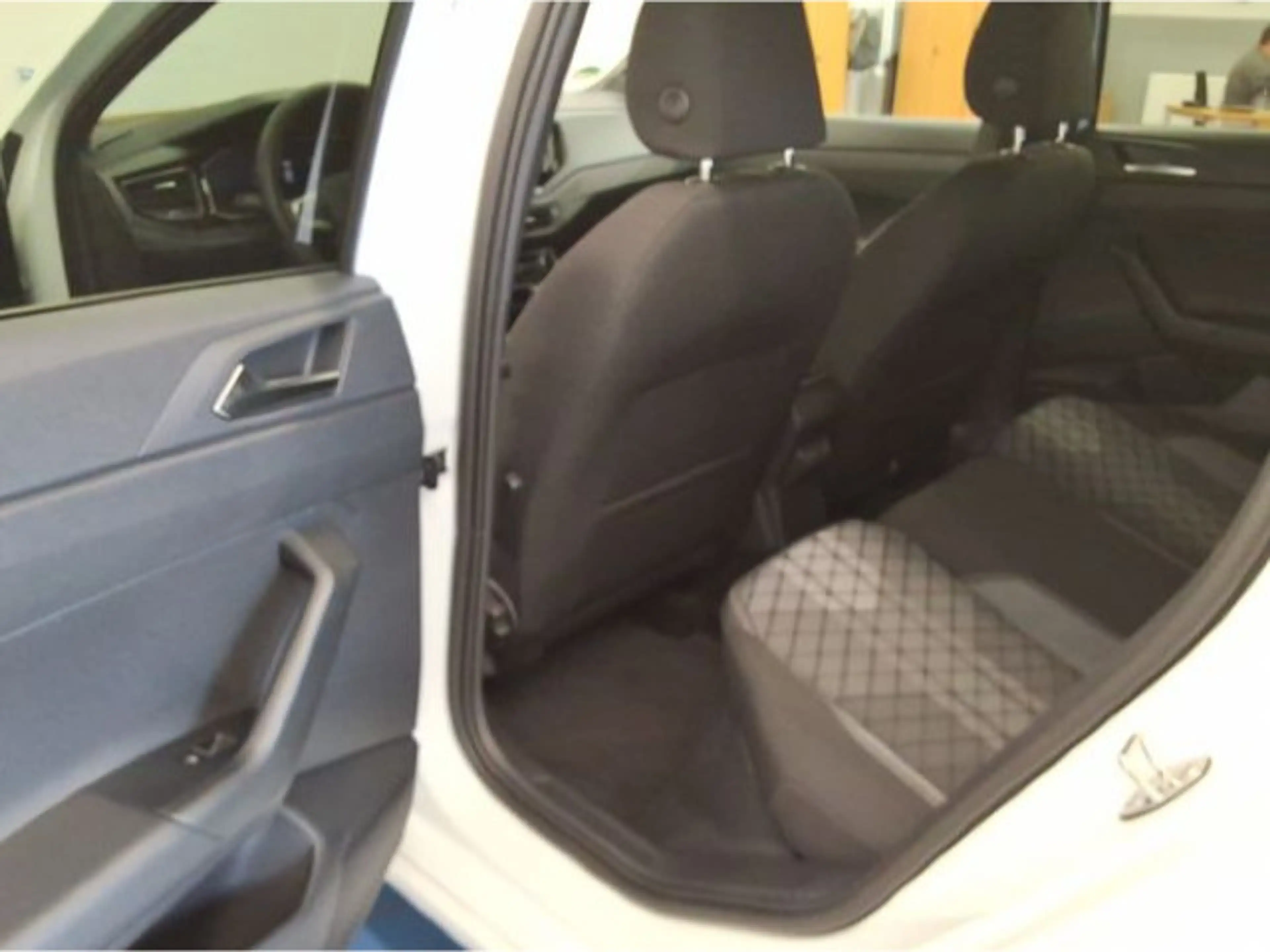Volkswagen Taigo R-LINE 1.0 TSI DSG AHK IQ-LED NAVPRO KAM — photo 8