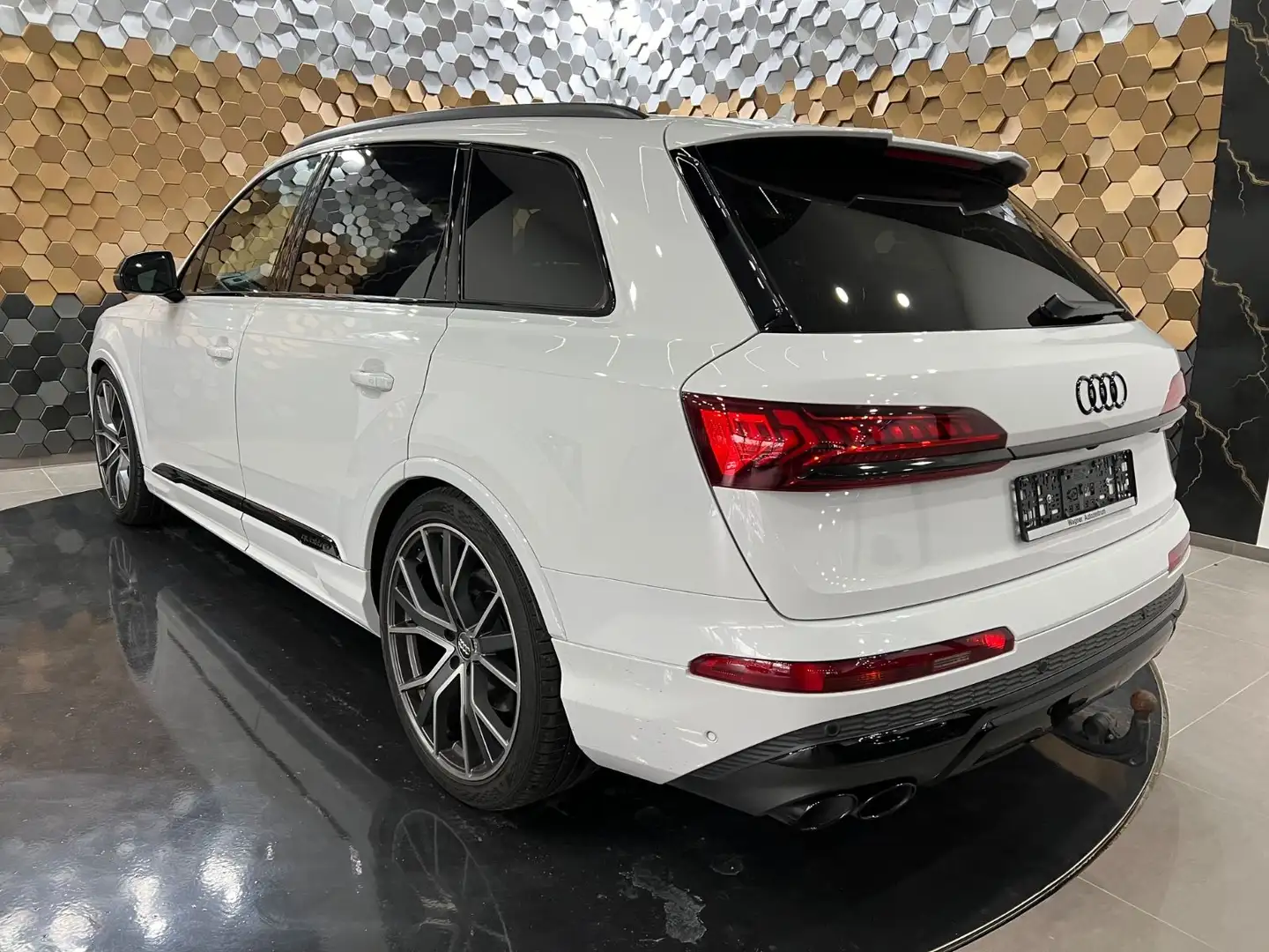 Audi SQ7 *Pano*7-Sitzer*Carbon*Luft*Sport Sitze* Weiß - 2