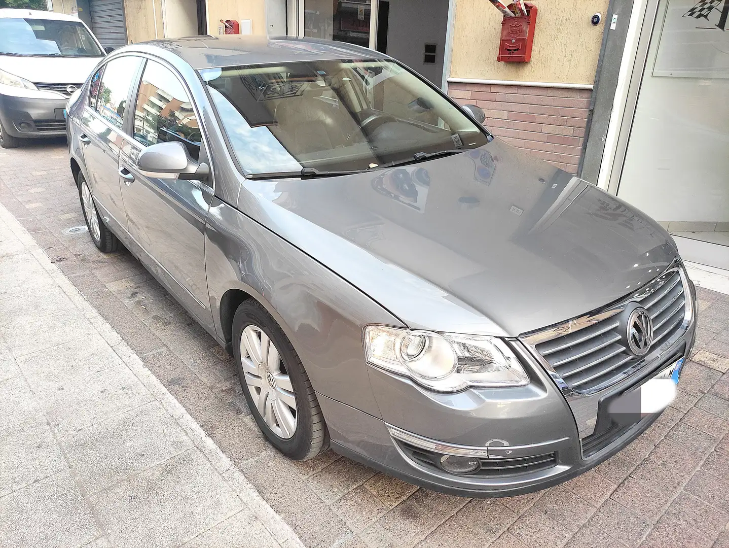 Volkswagen Passat Passat VI 2005 Berlina 2.0 tdi Sportline dpf Grigio - 1